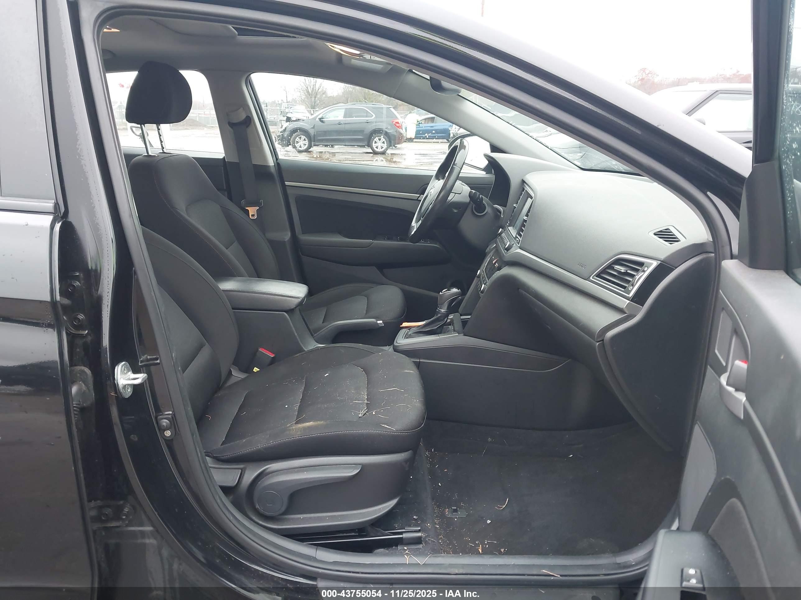 HYUNDAI ELANTRA image 5