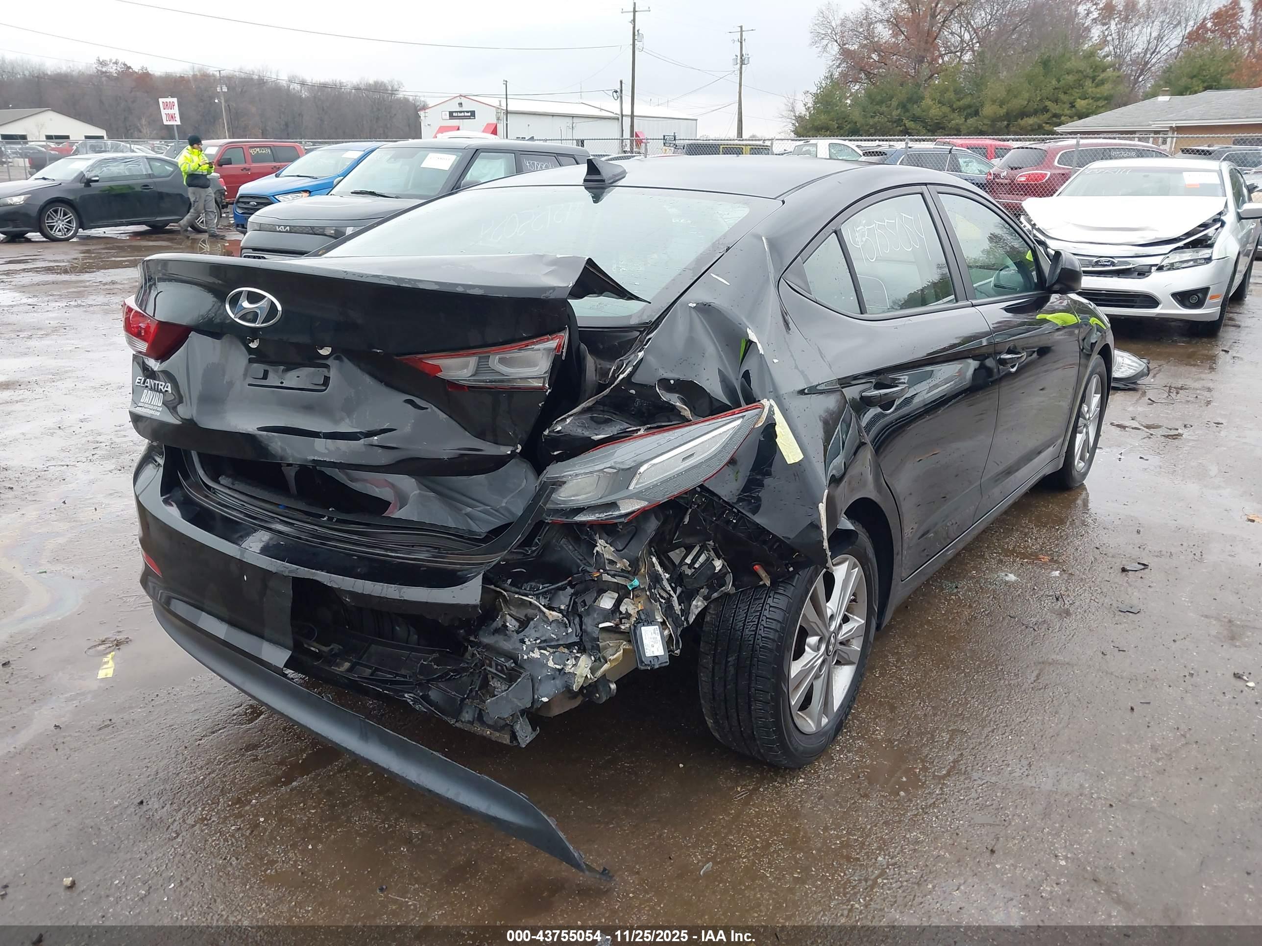 HYUNDAI ELANTRA image 6