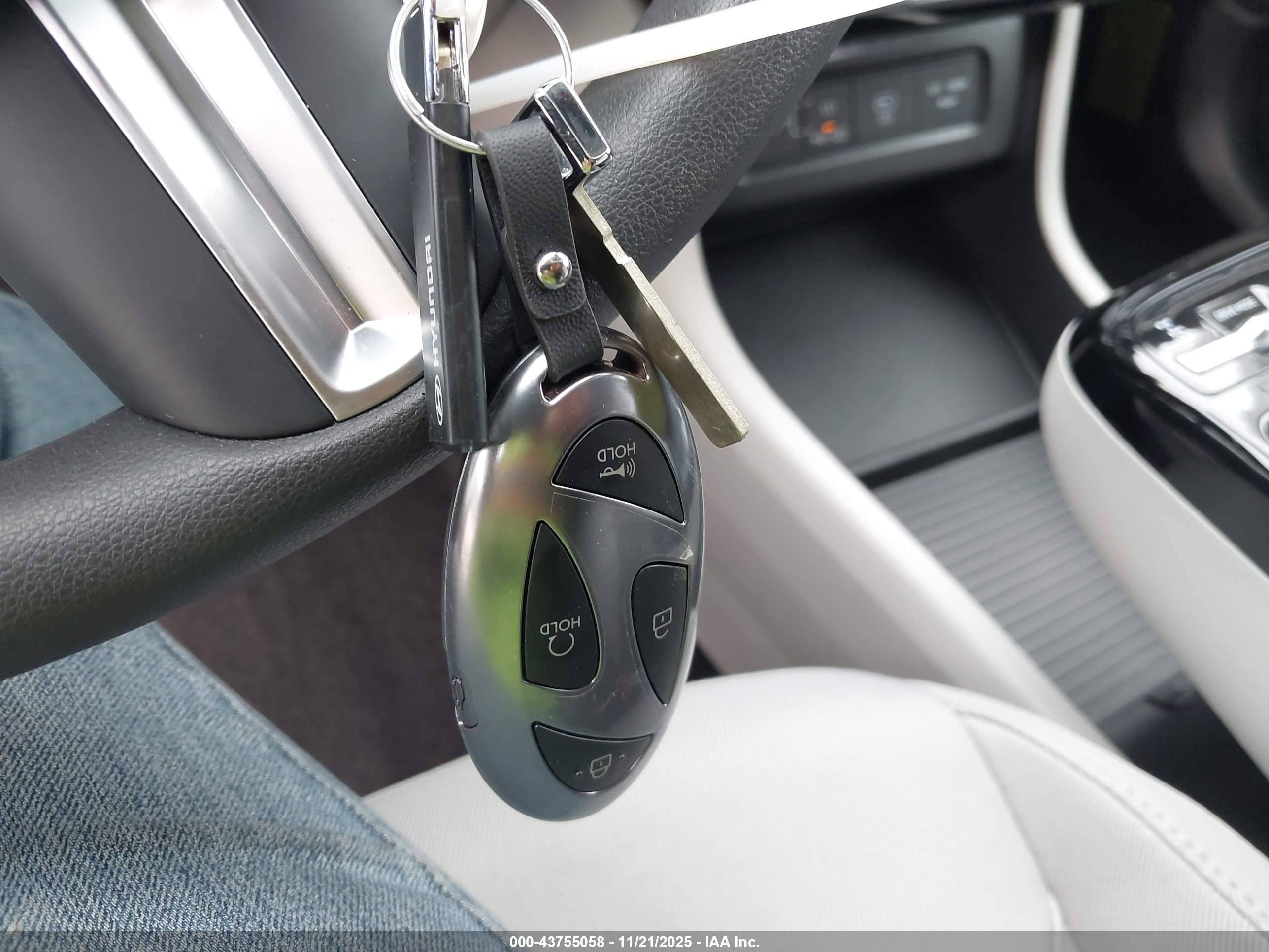 HYUNDAI TUCSON image 11