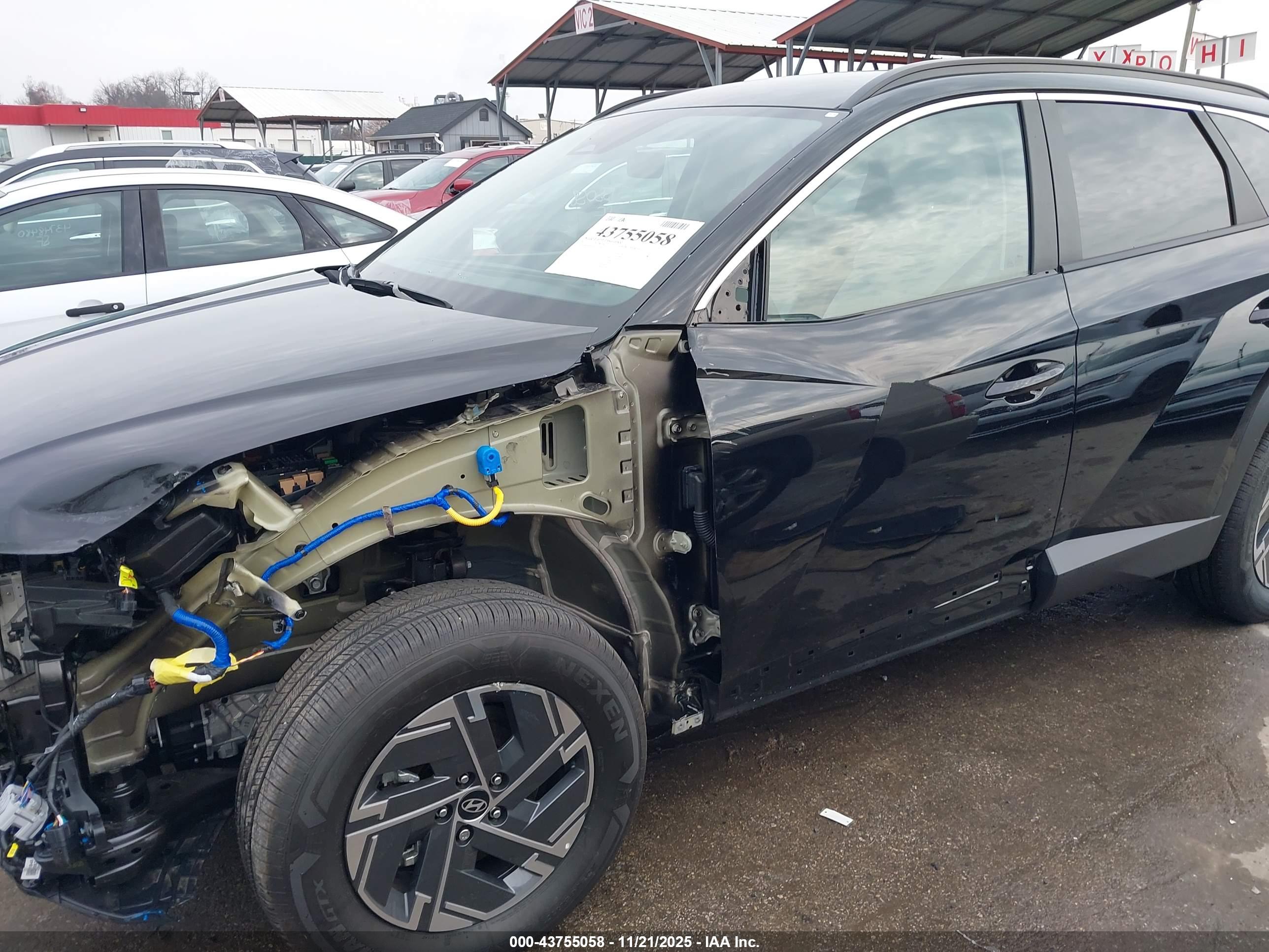 HYUNDAI TUCSON image 6