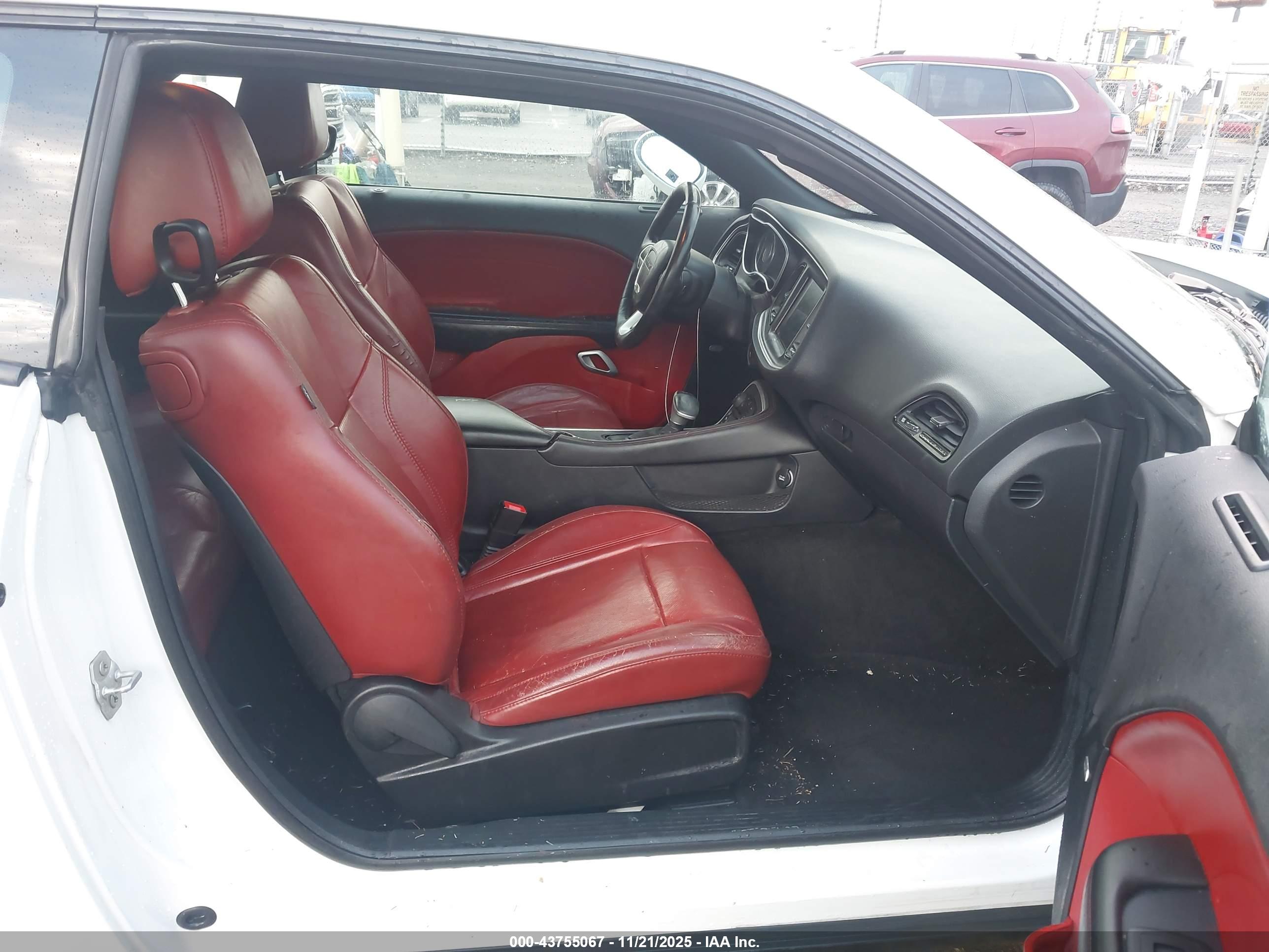 DODGE CHALLENGER image 5