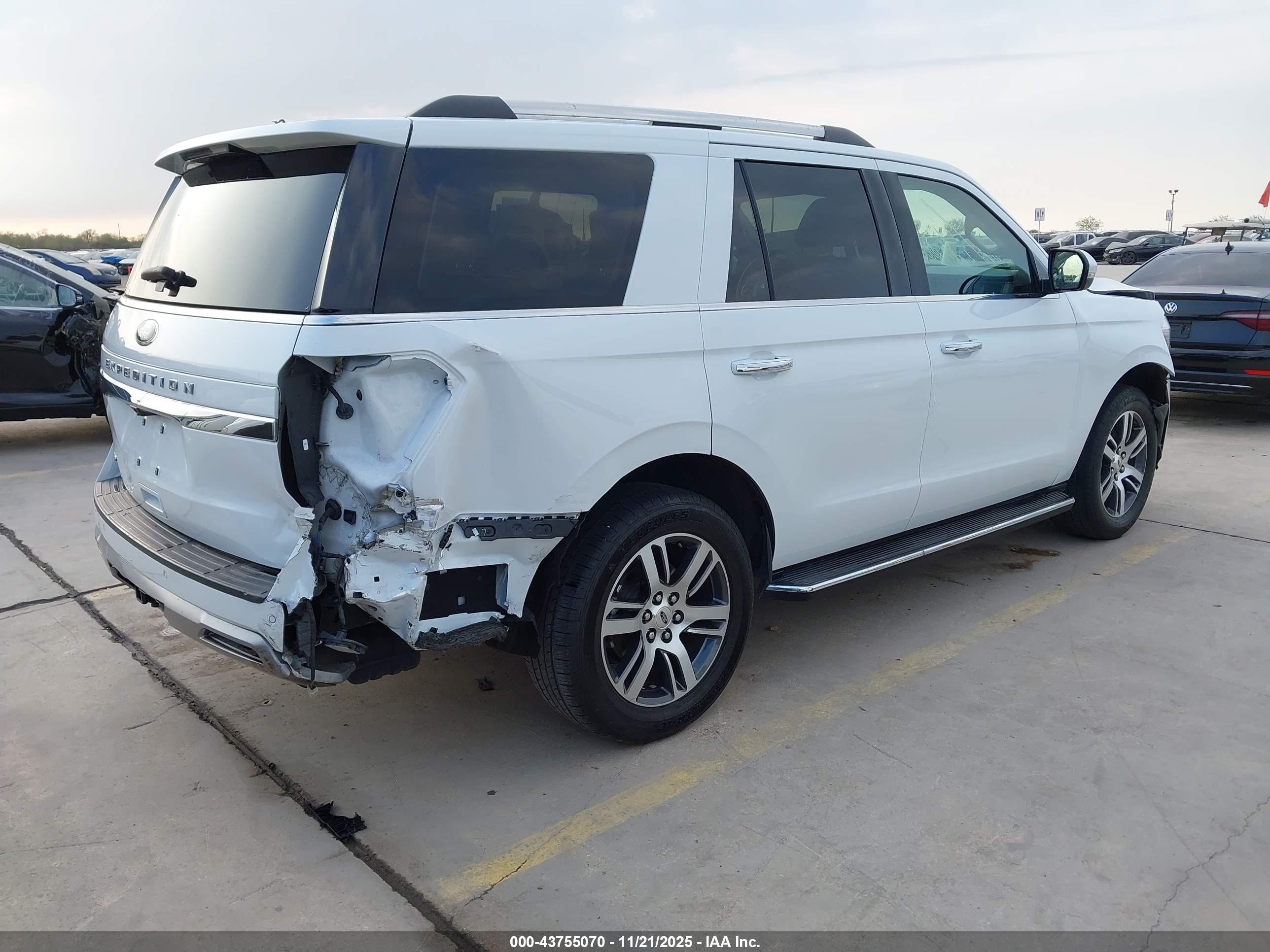 FORD EXPEDITION image 4