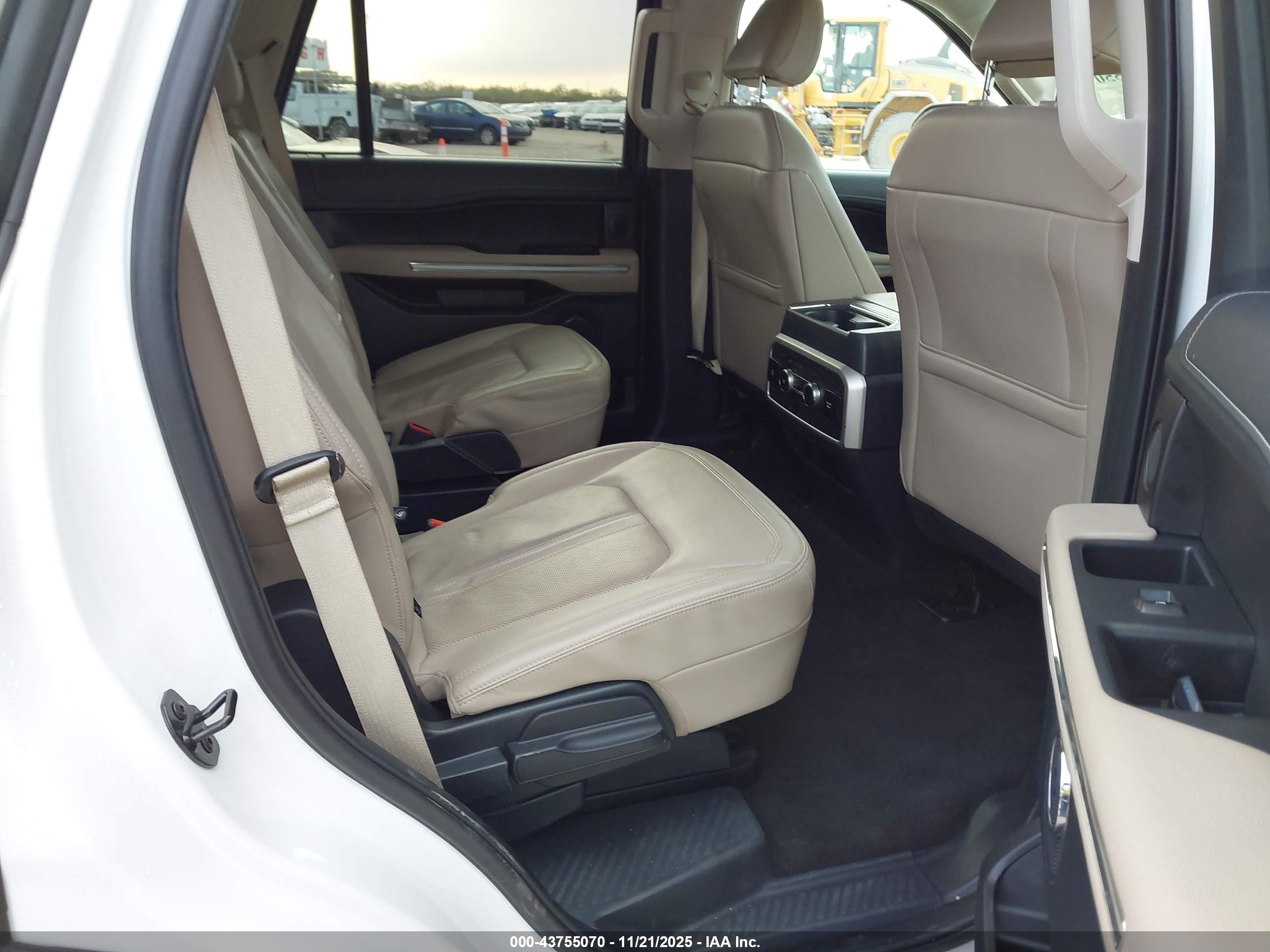 FORD EXPEDITION image 8
