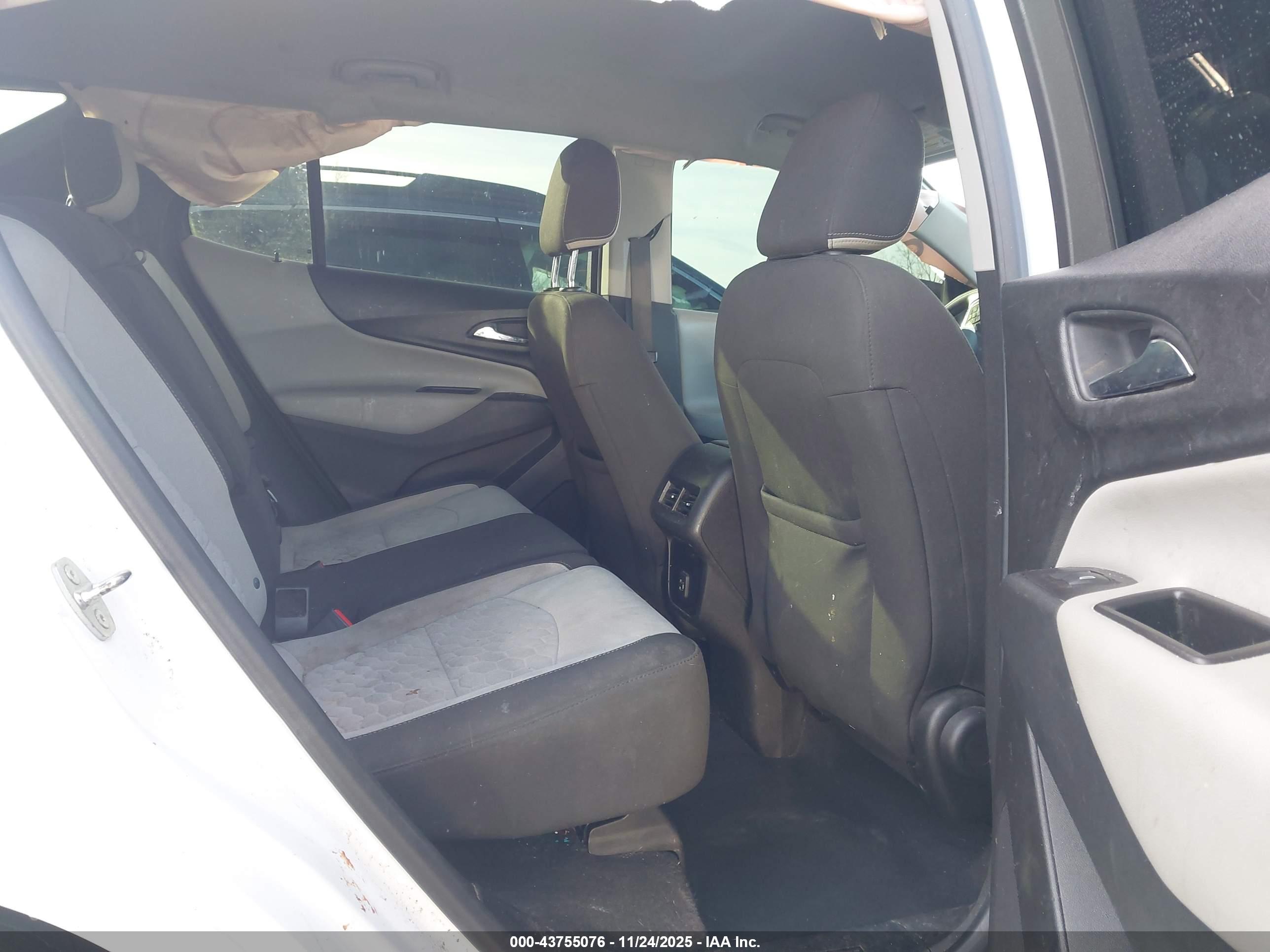 CHEVROLET EQUINOX image 8