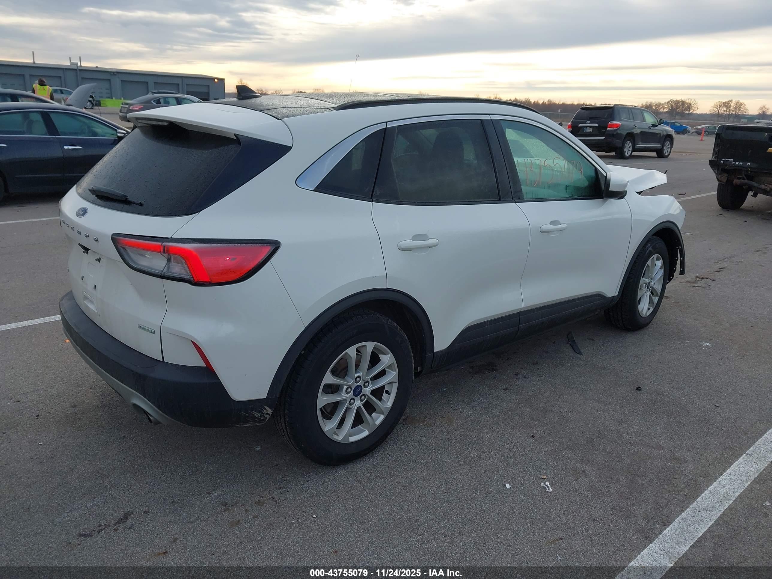 FORD ESCAPE image 4