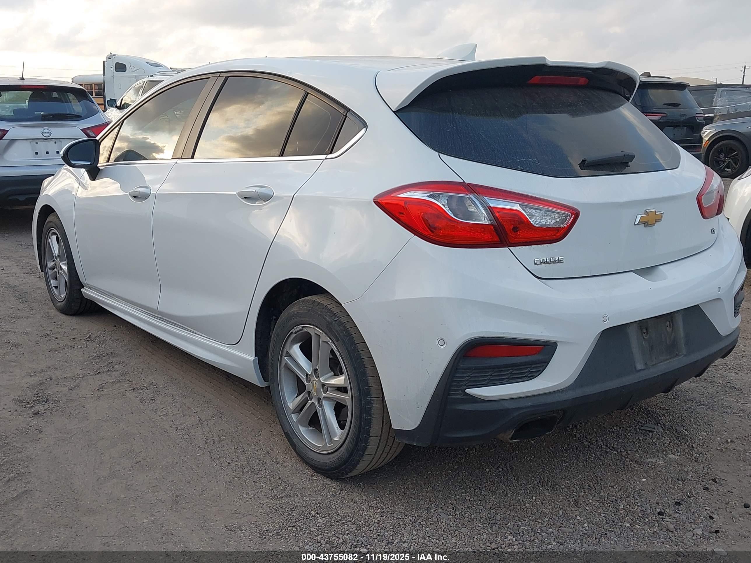 CHEVROLET CRUZE image 3