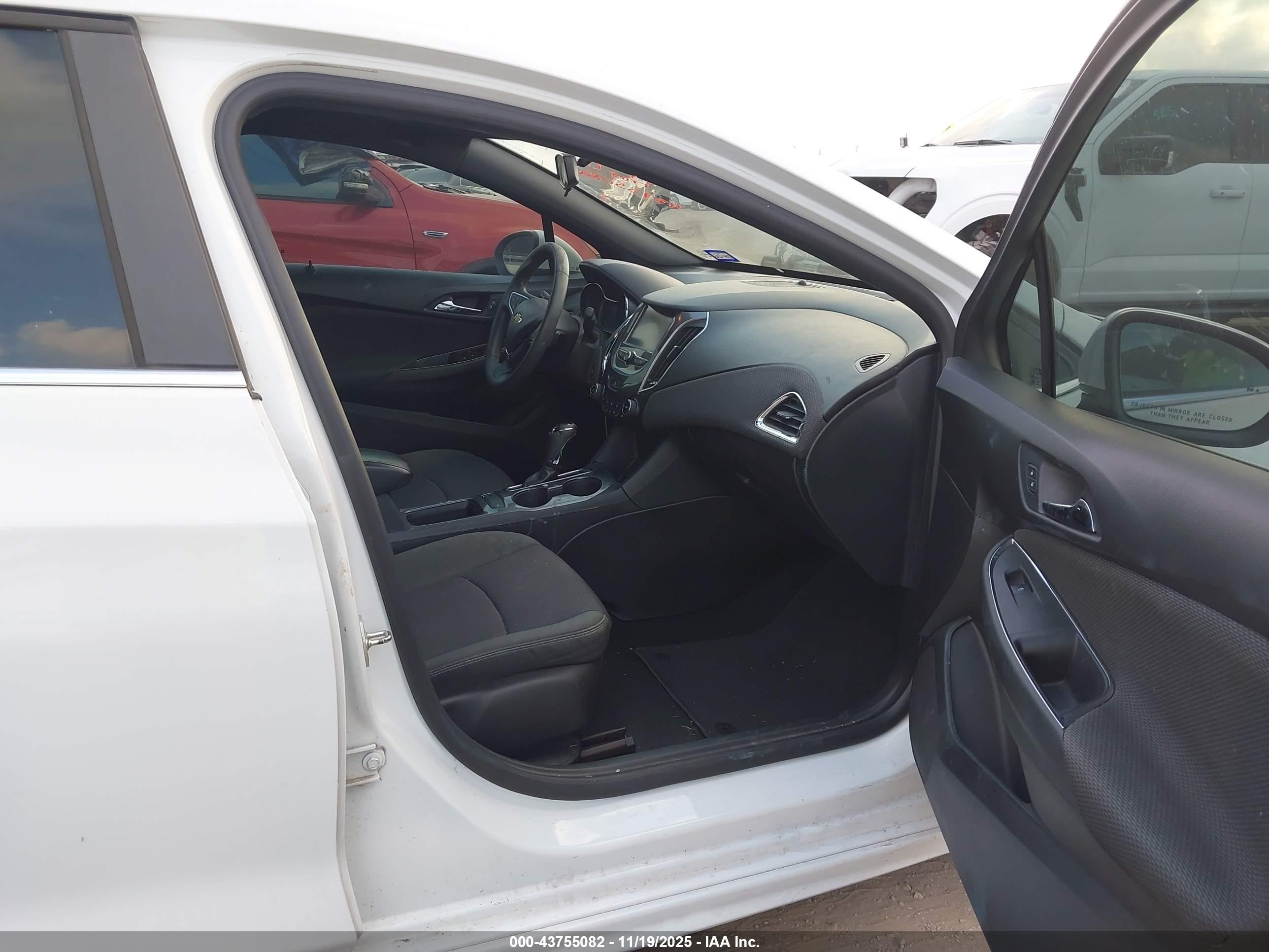 CHEVROLET CRUZE image 5