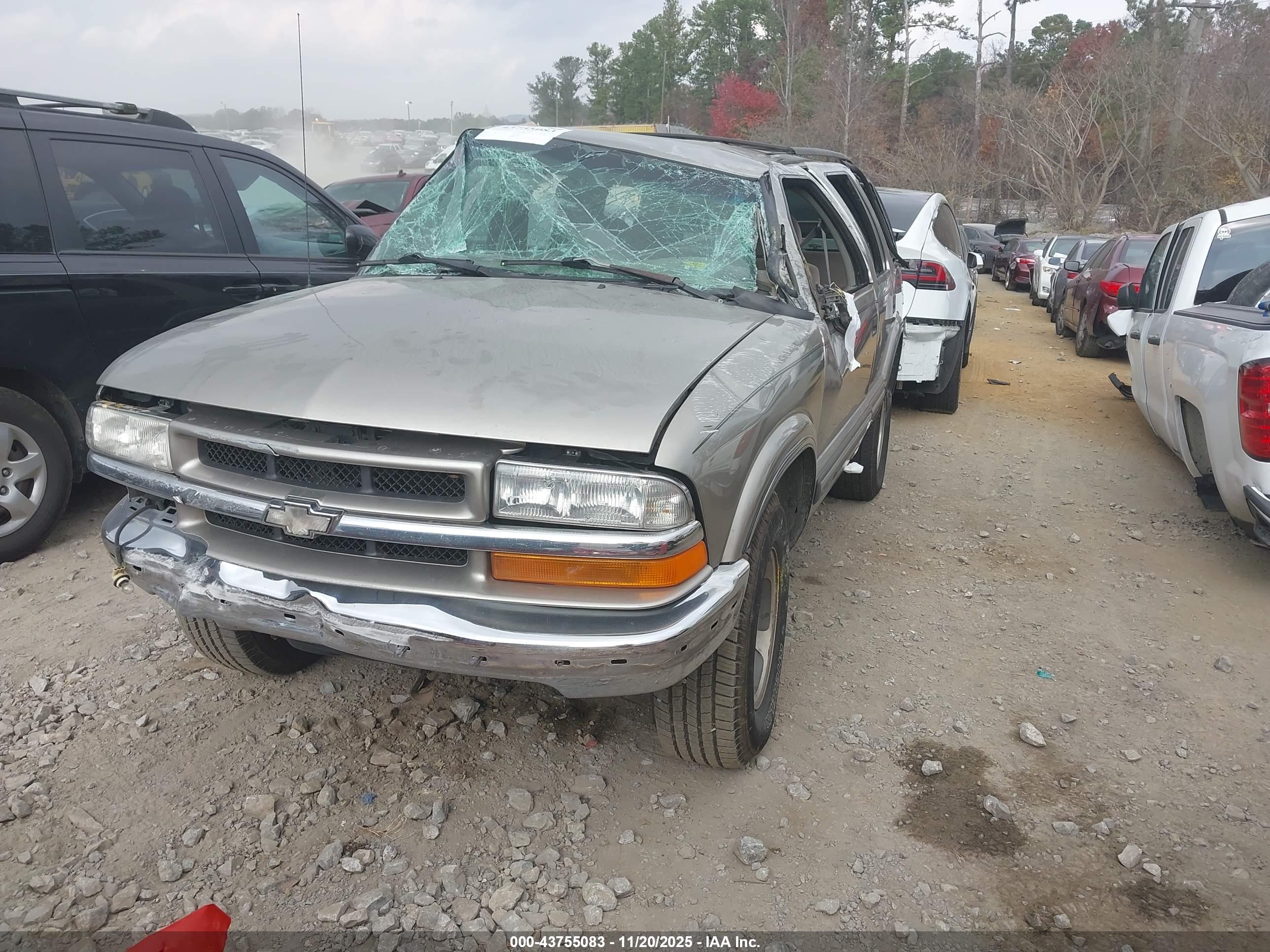 CHEVROLET BLAZER image 2
