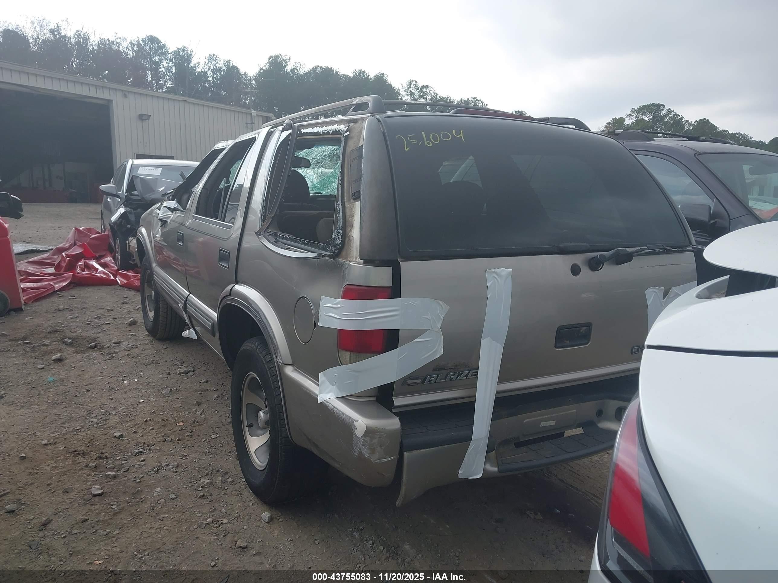 CHEVROLET BLAZER image 3