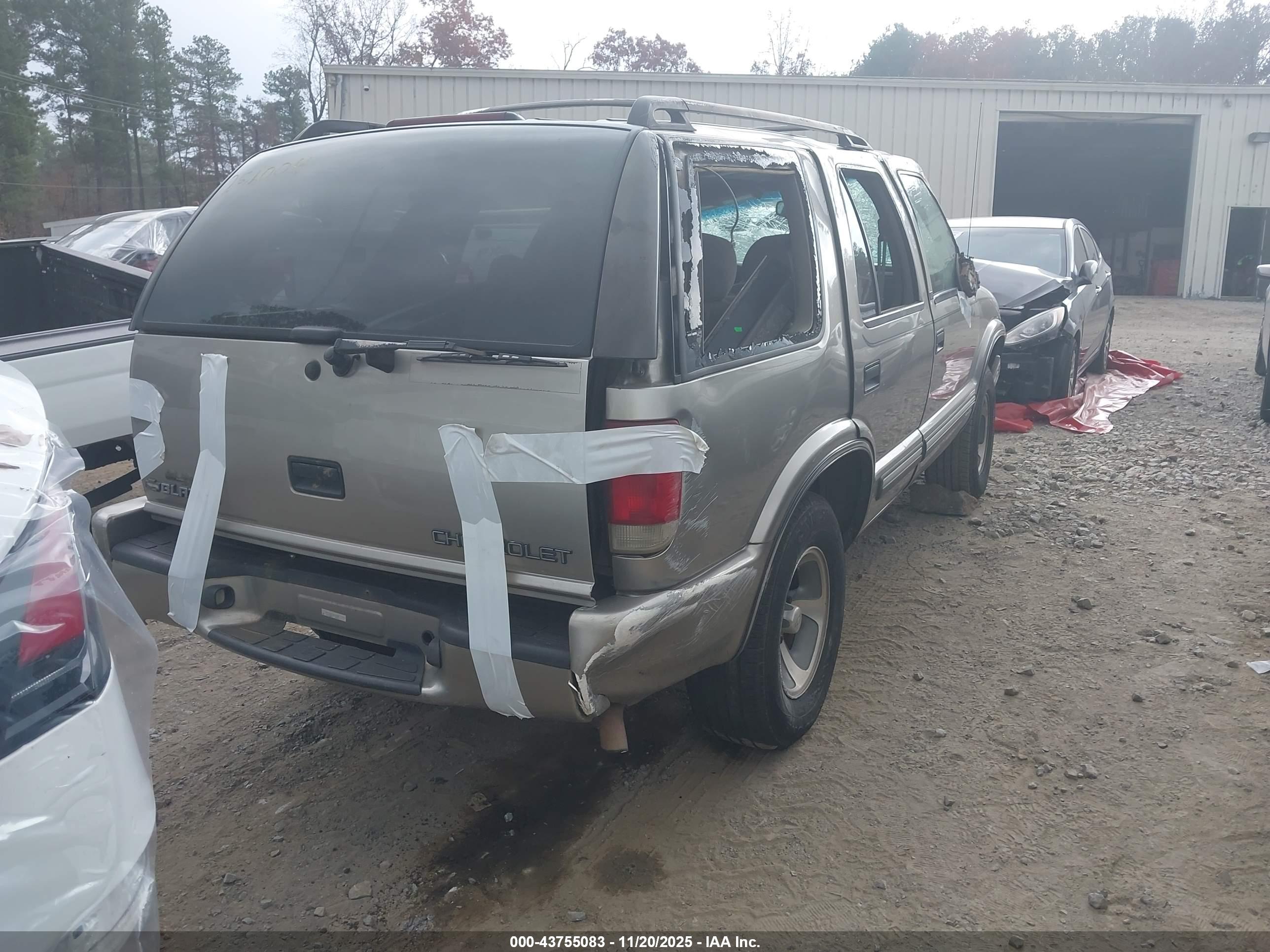 CHEVROLET BLAZER image 4