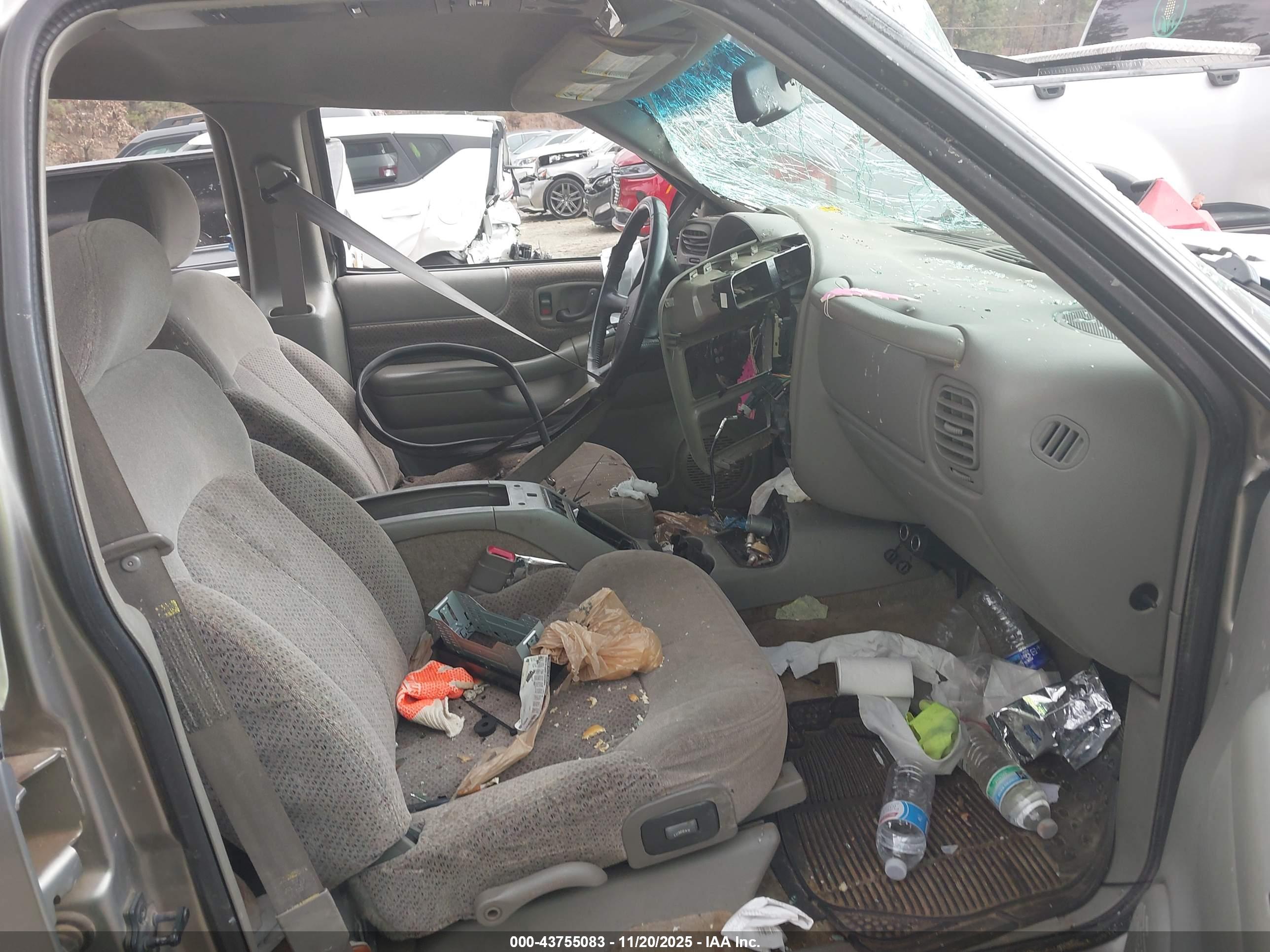 CHEVROLET BLAZER image 5