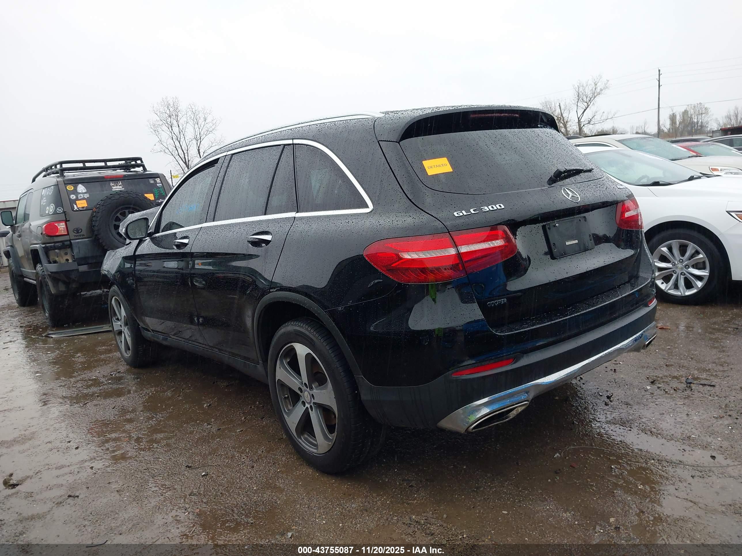 MERCEDES-BENZ GLC image 3
