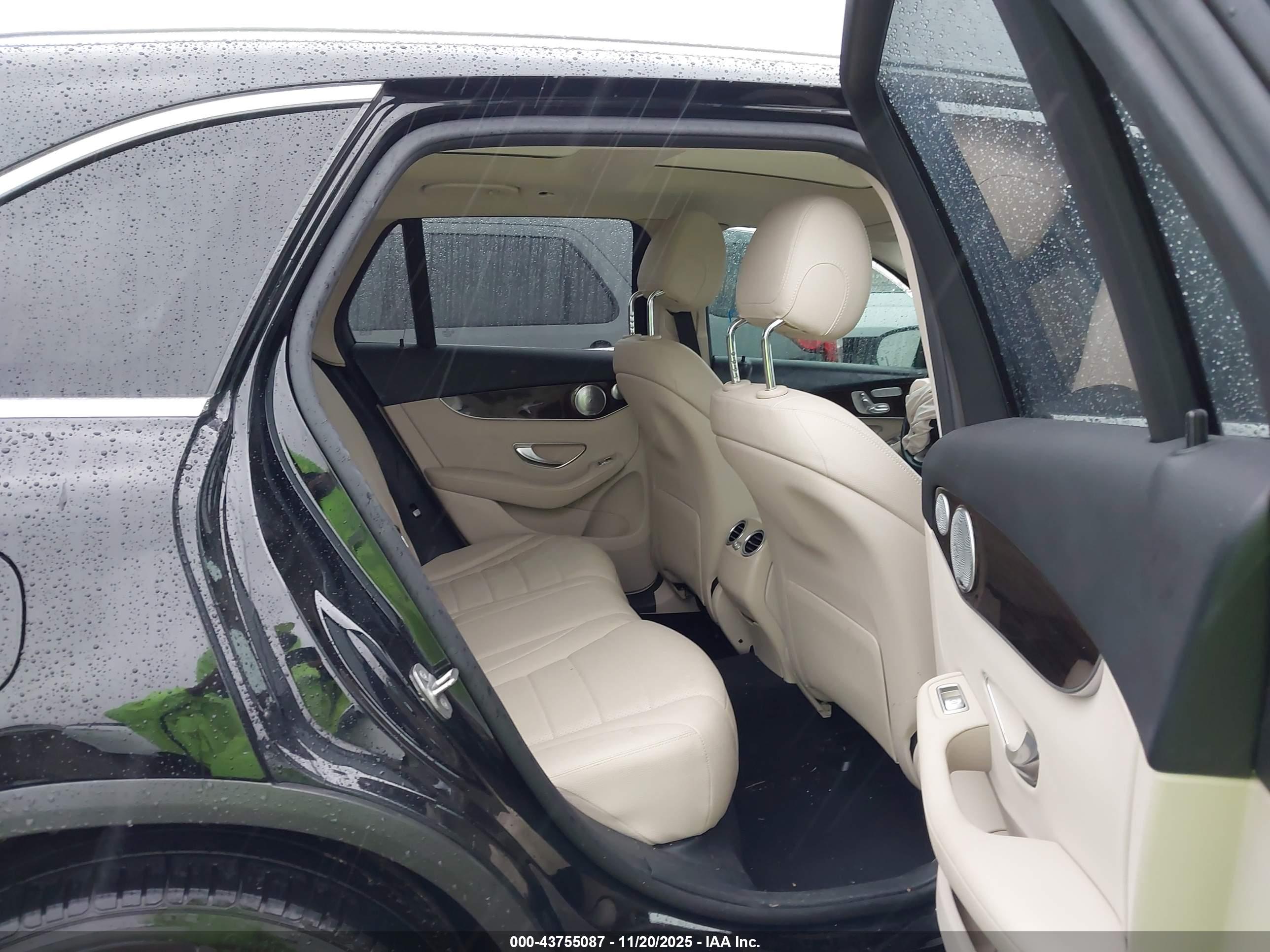 MERCEDES-BENZ GLC image 8