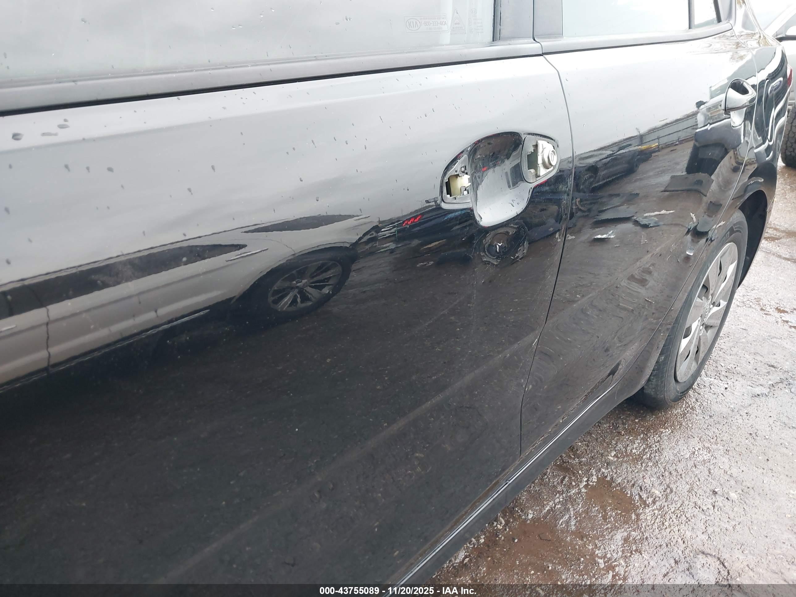 KIA RIO image 6