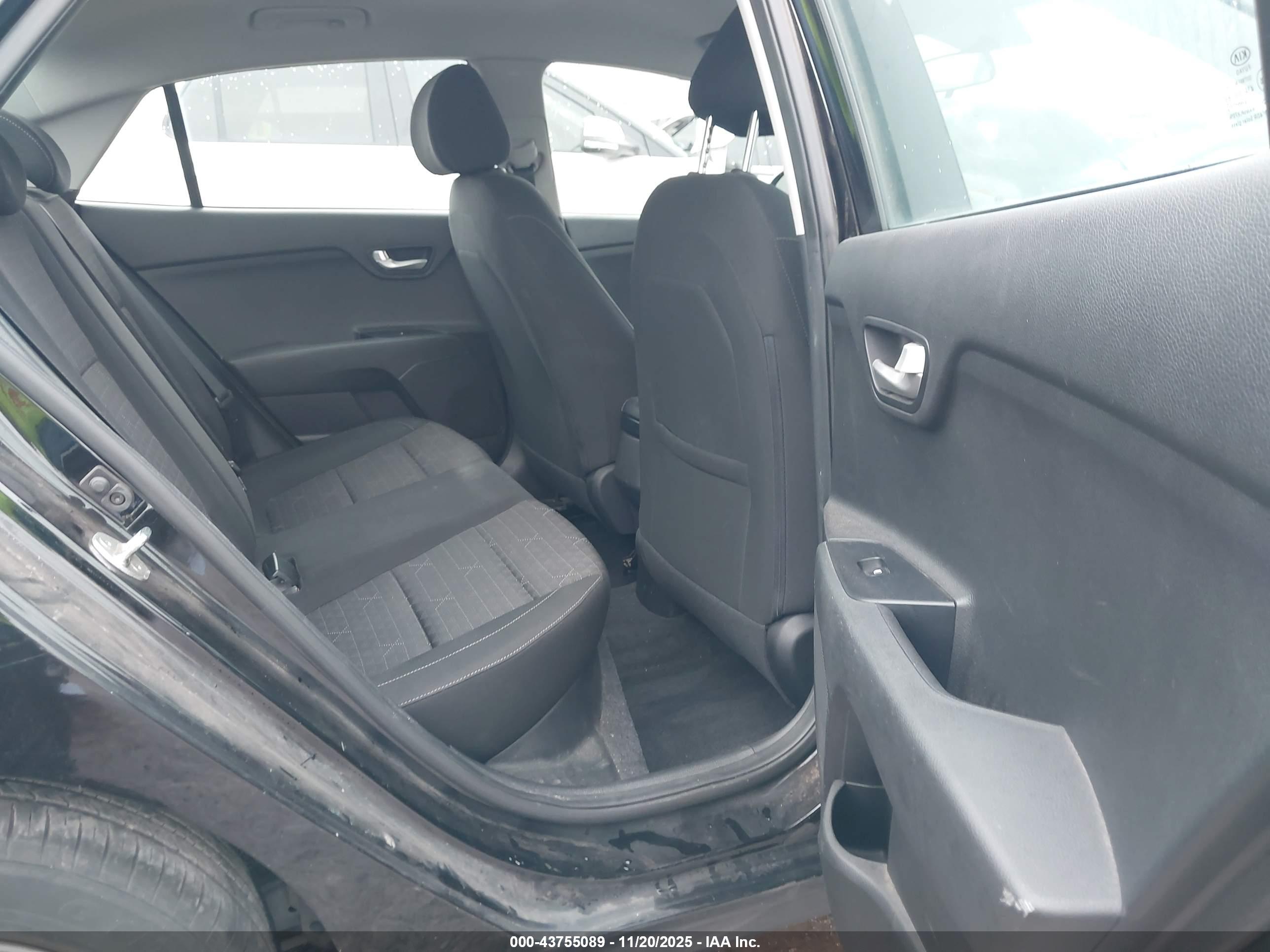 KIA RIO image 8