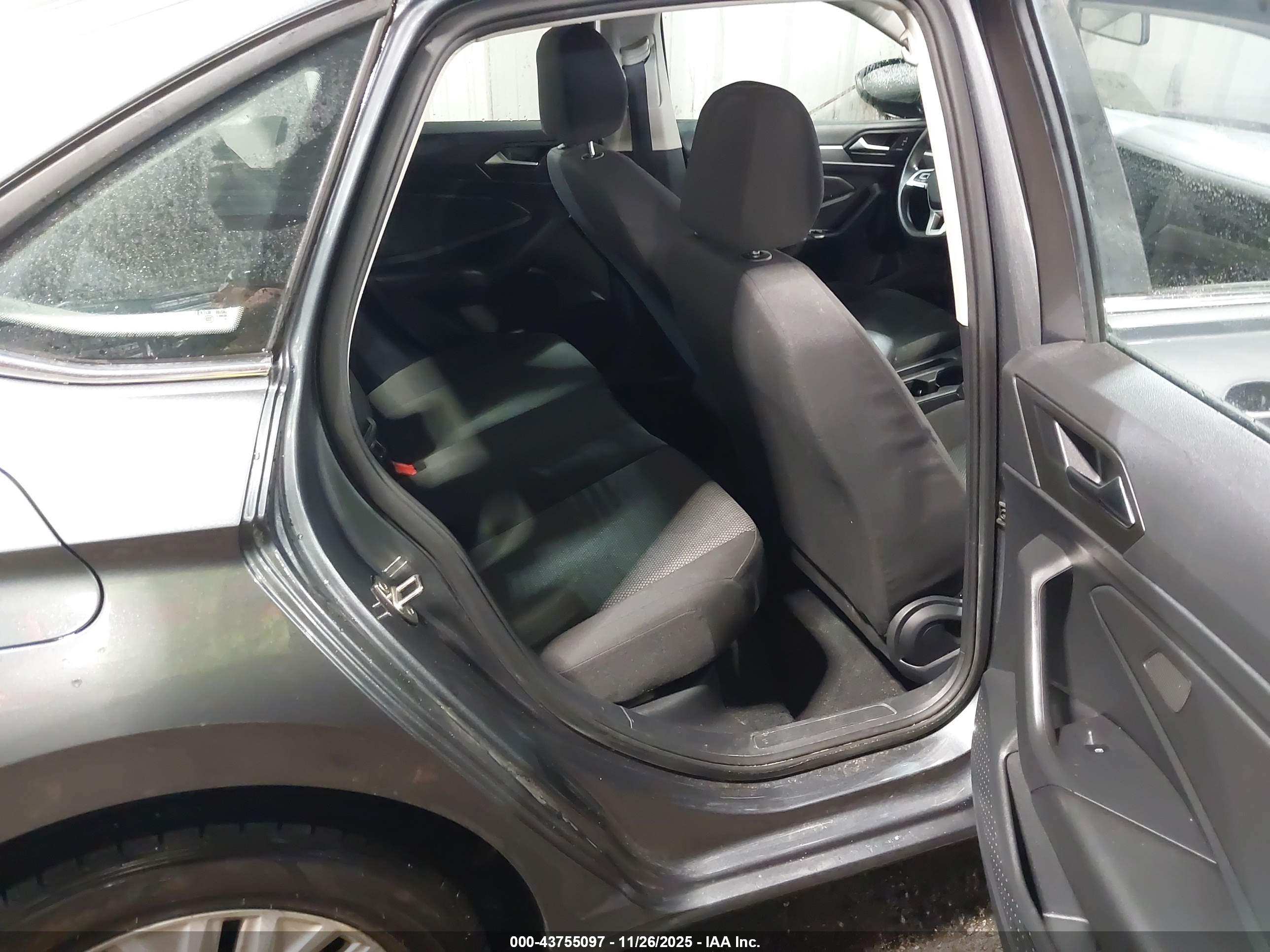 VOLKSWAGEN JETTA image 8