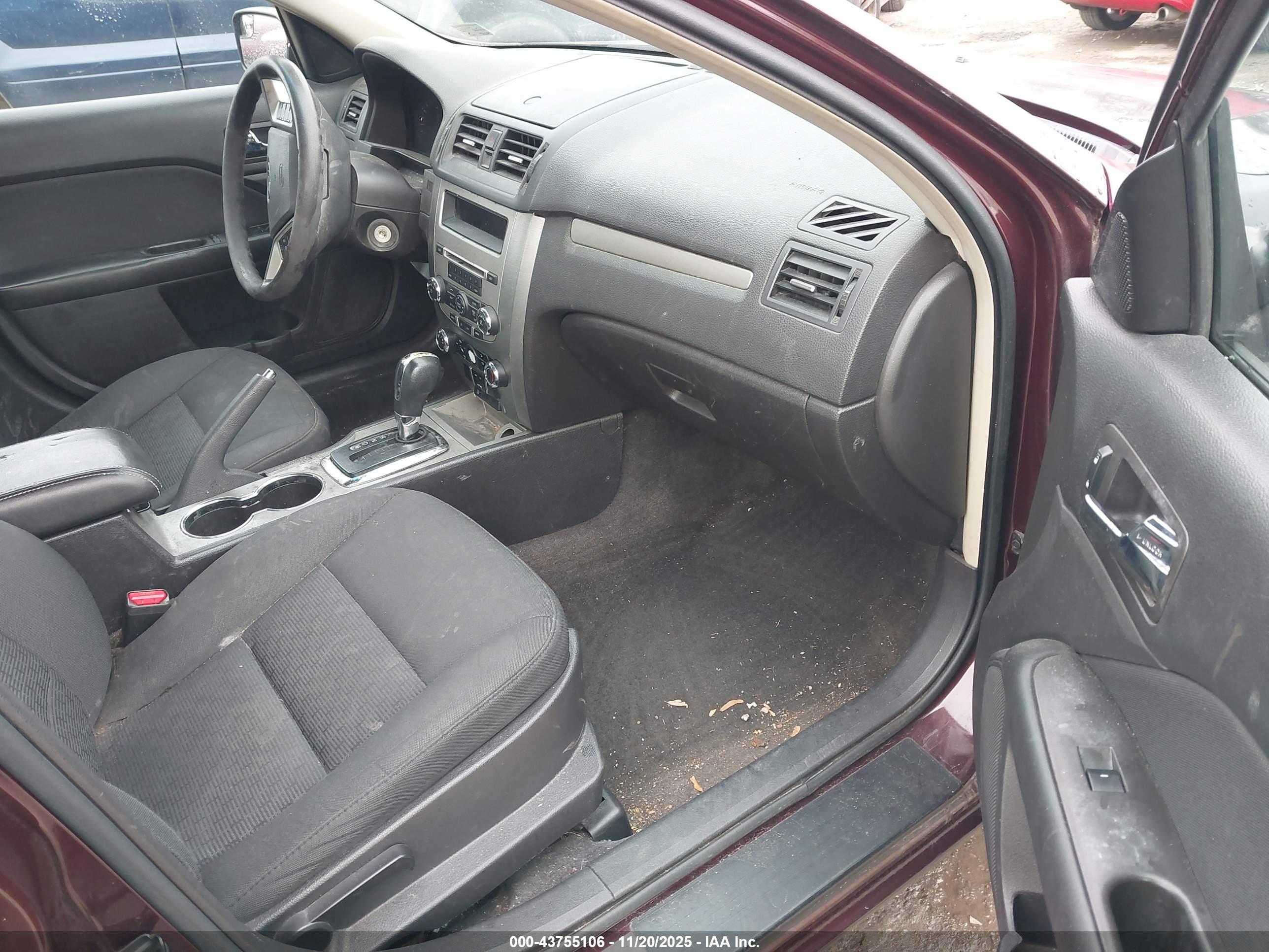 FORD FUSION image 5