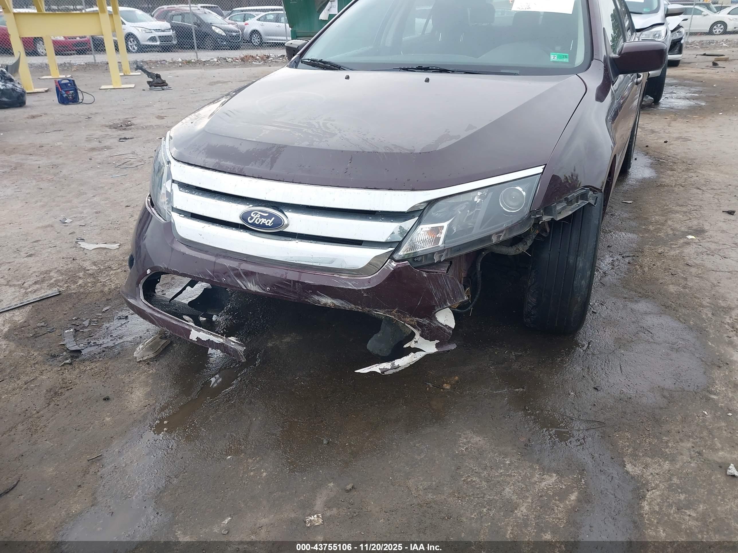 FORD FUSION image 6