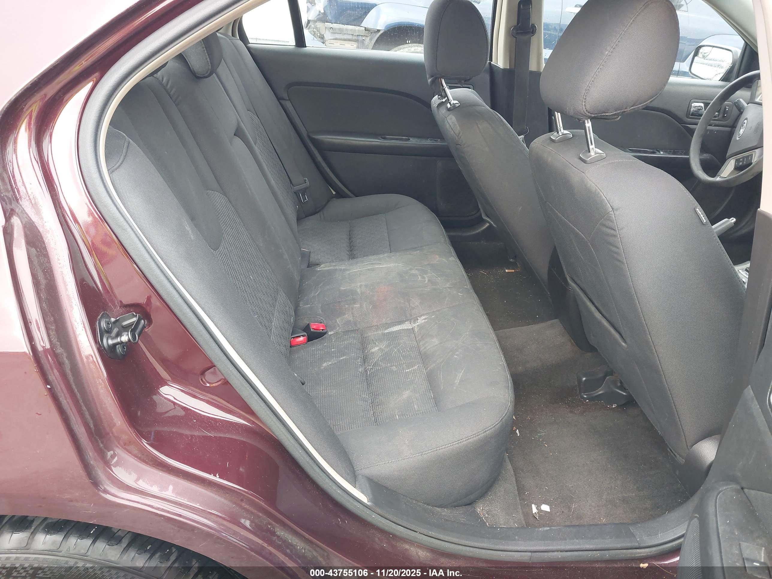 FORD FUSION image 8