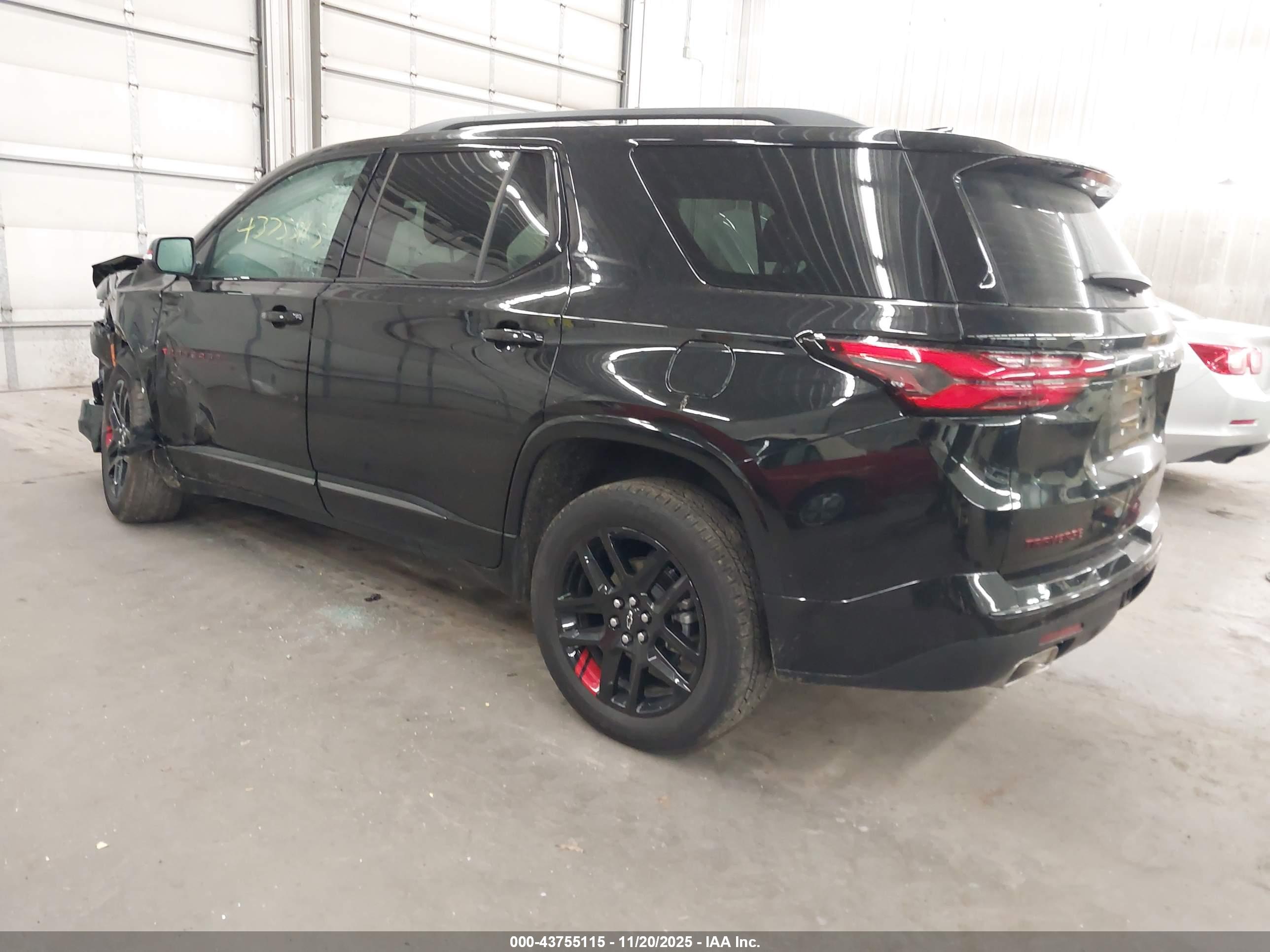 CHEVROLET TRAVERSE image 3