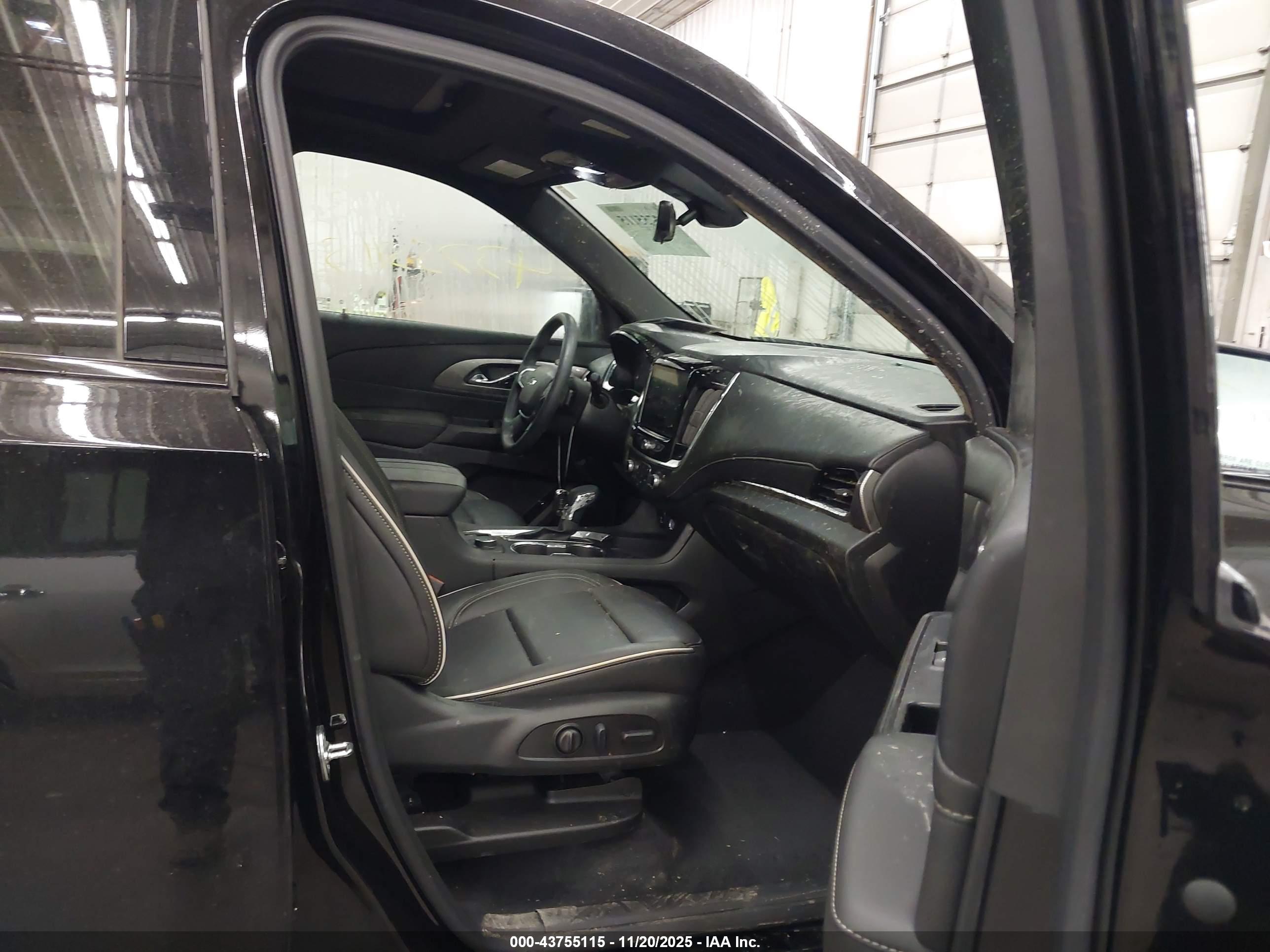 CHEVROLET TRAVERSE image 5