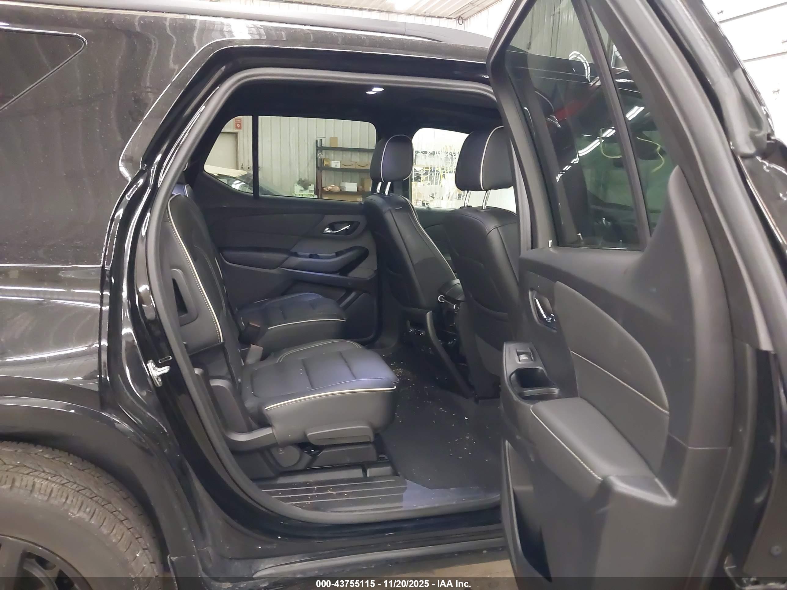 CHEVROLET TRAVERSE image 8
