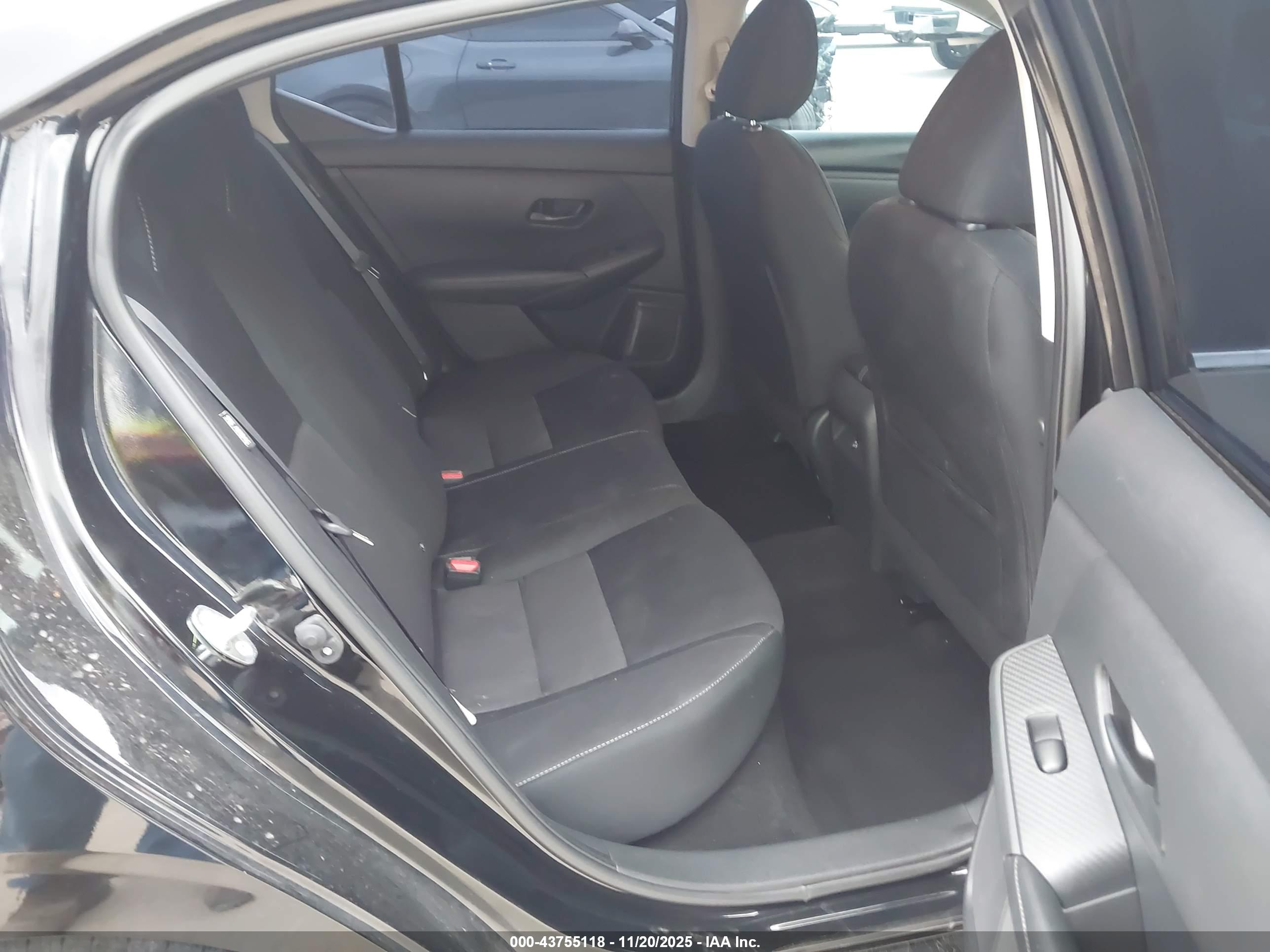 NISSAN SENTRA image 8