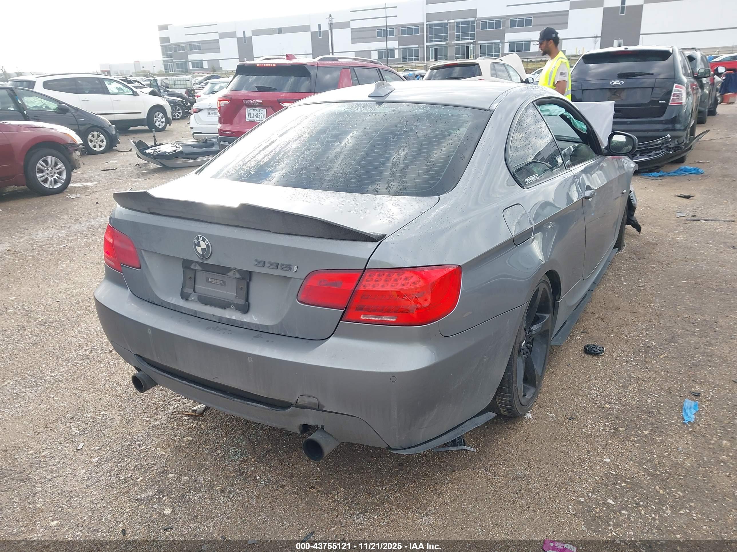 BMW 335I image 4