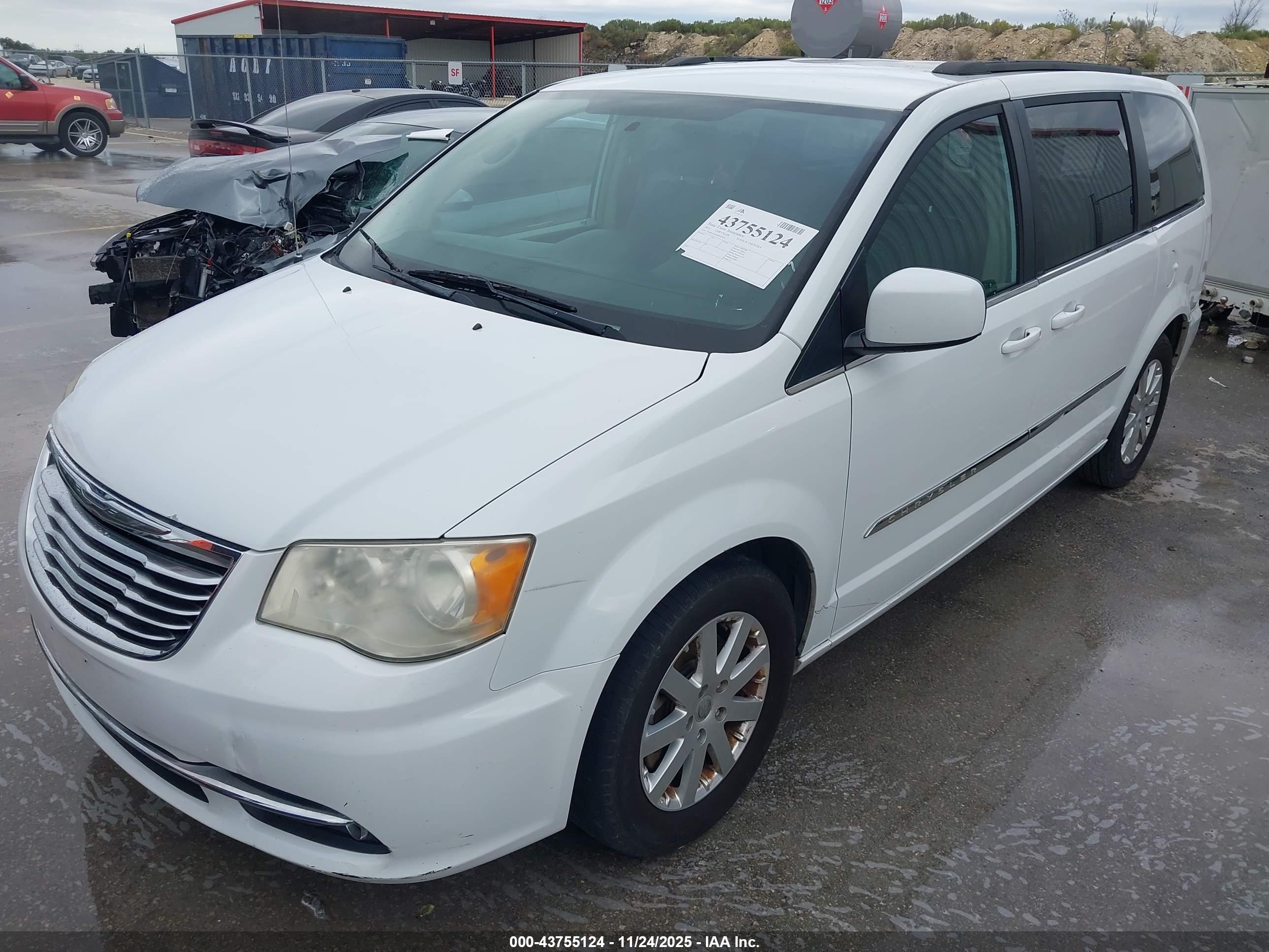 CHRYSLER TOWN image 2