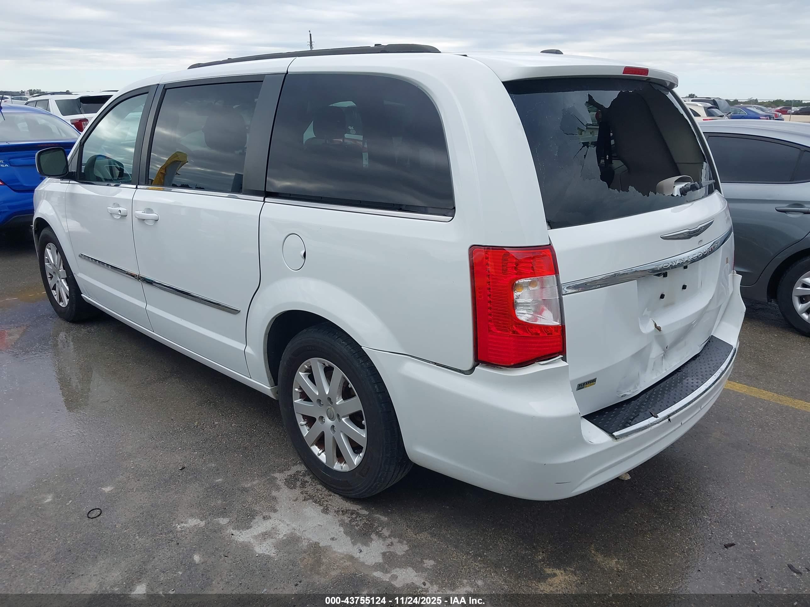 CHRYSLER TOWN image 3