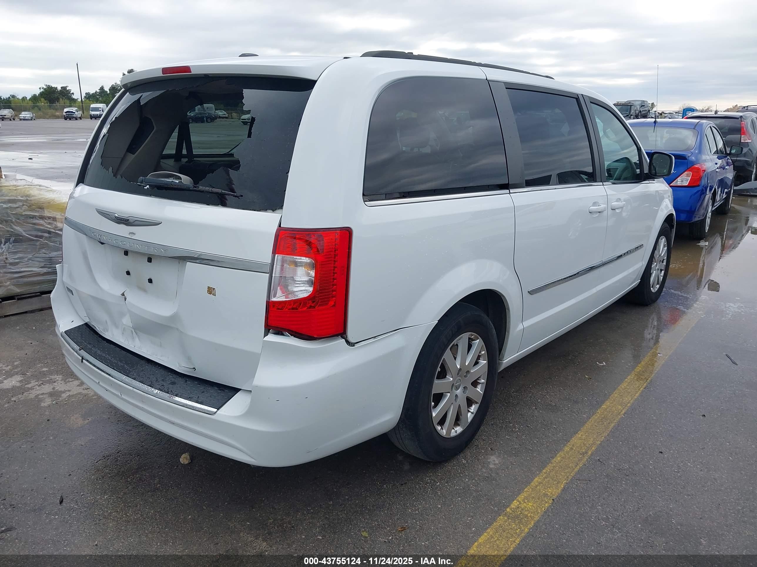 CHRYSLER TOWN image 4