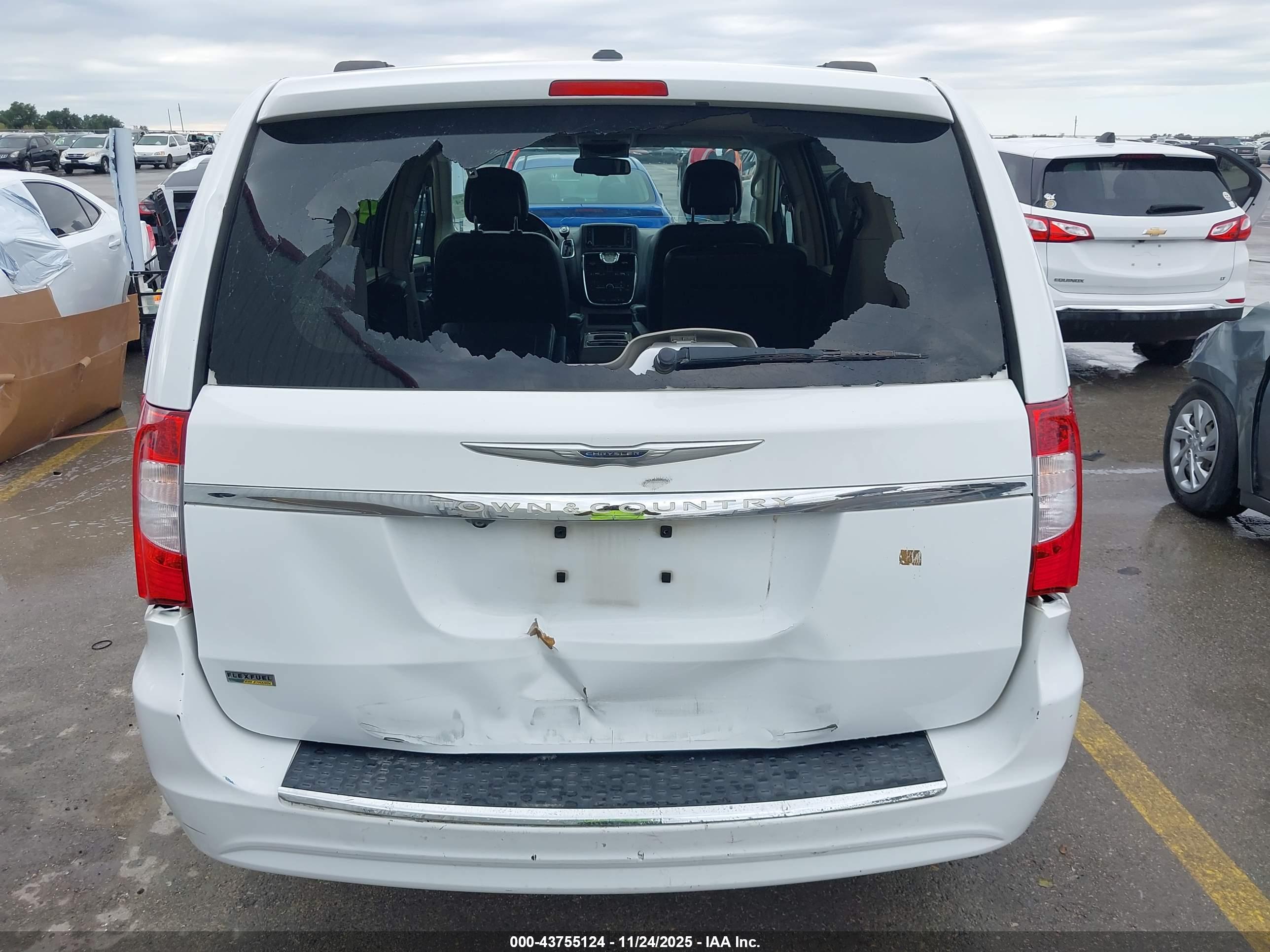 CHRYSLER TOWN image 6