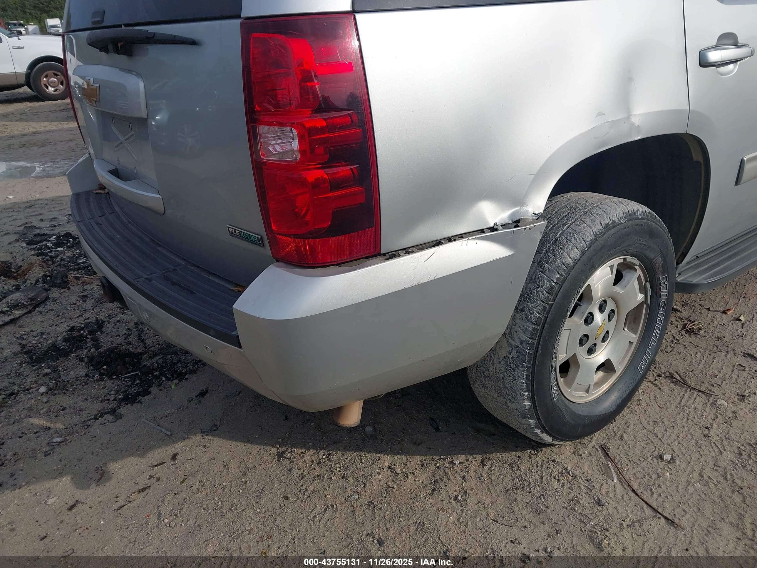 CHEVROLET TAHOE image 6