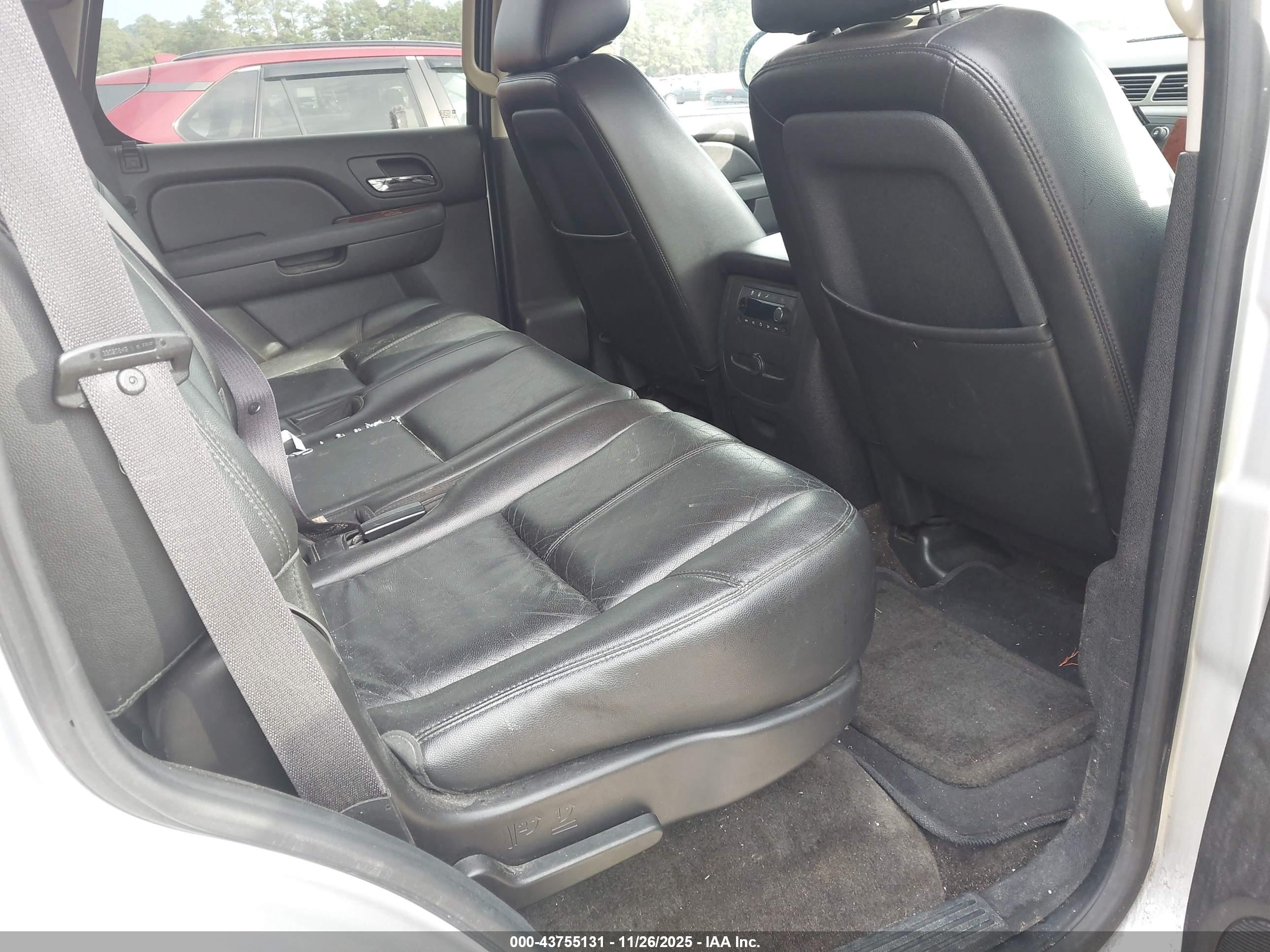 CHEVROLET TAHOE image 8