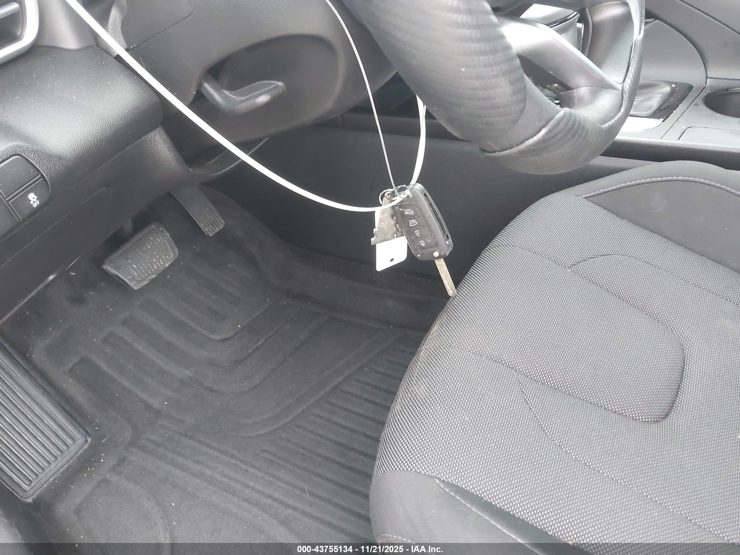 HYUNDAI ELANTRA image 11