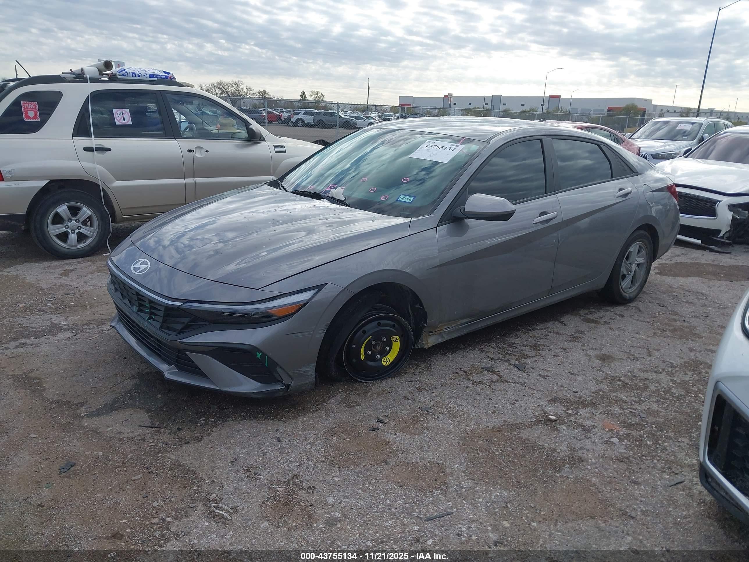HYUNDAI ELANTRA image 2