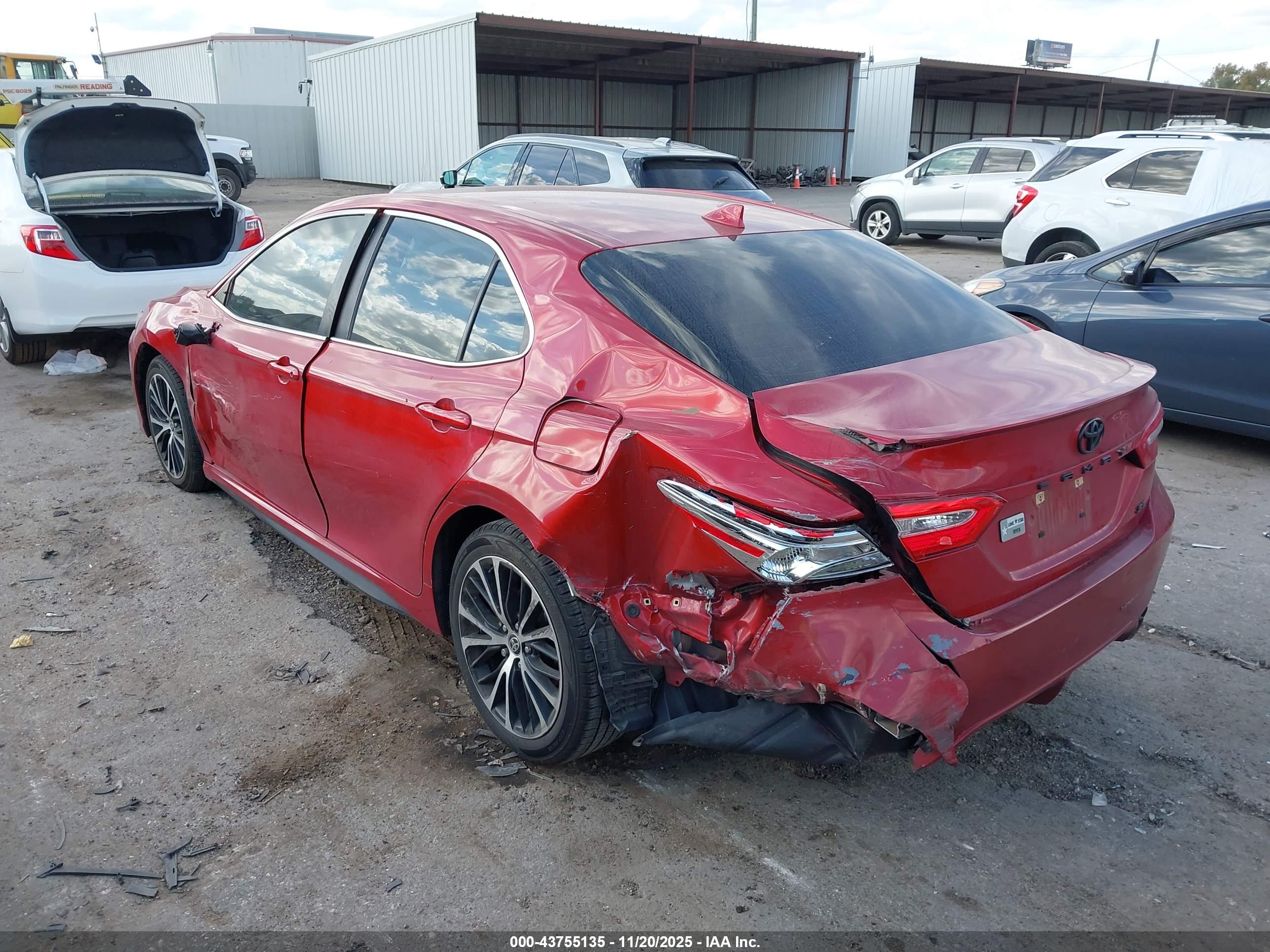 TOYOTA CAMRY image 3