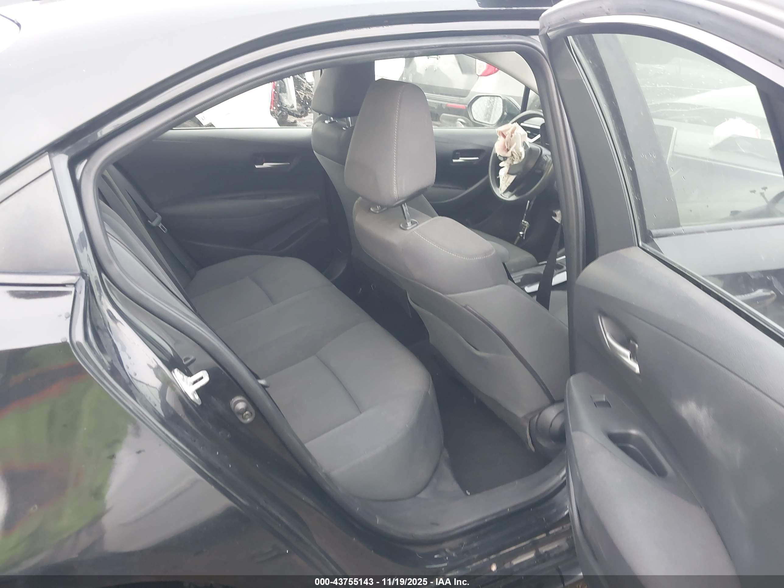 TOYOTA COROLLA image 8