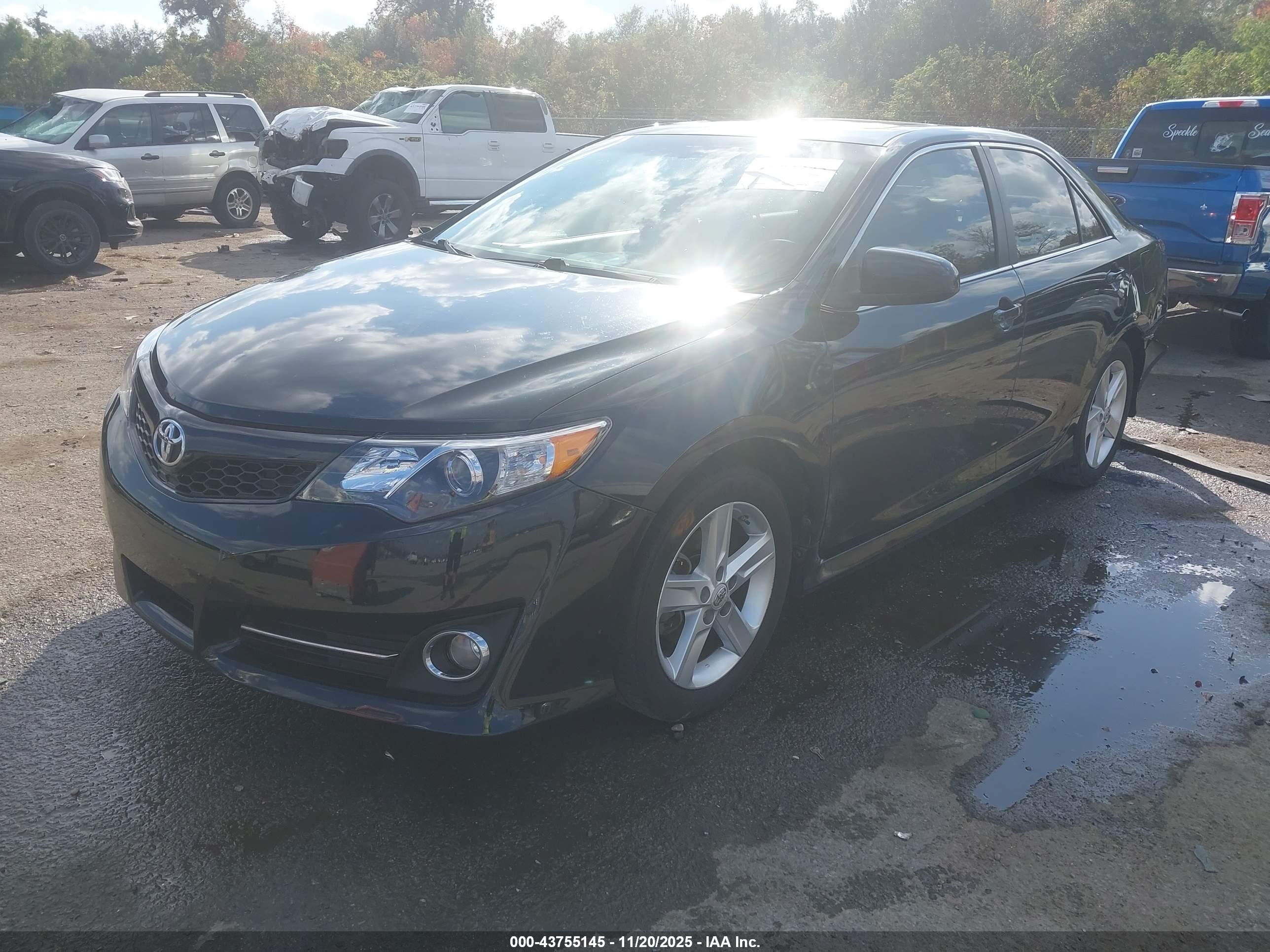 TOYOTA CAMRY image 2