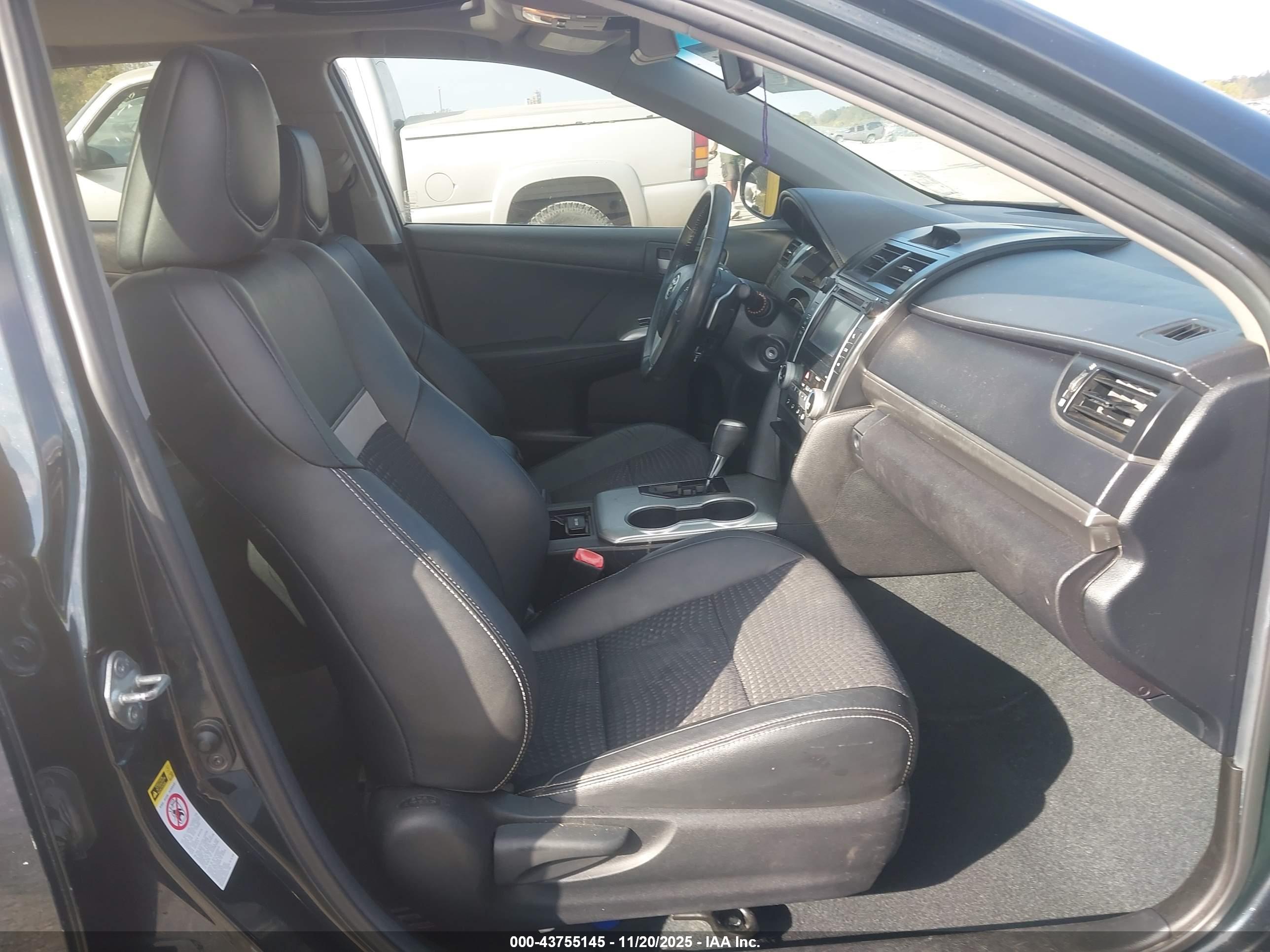 TOYOTA CAMRY image 5