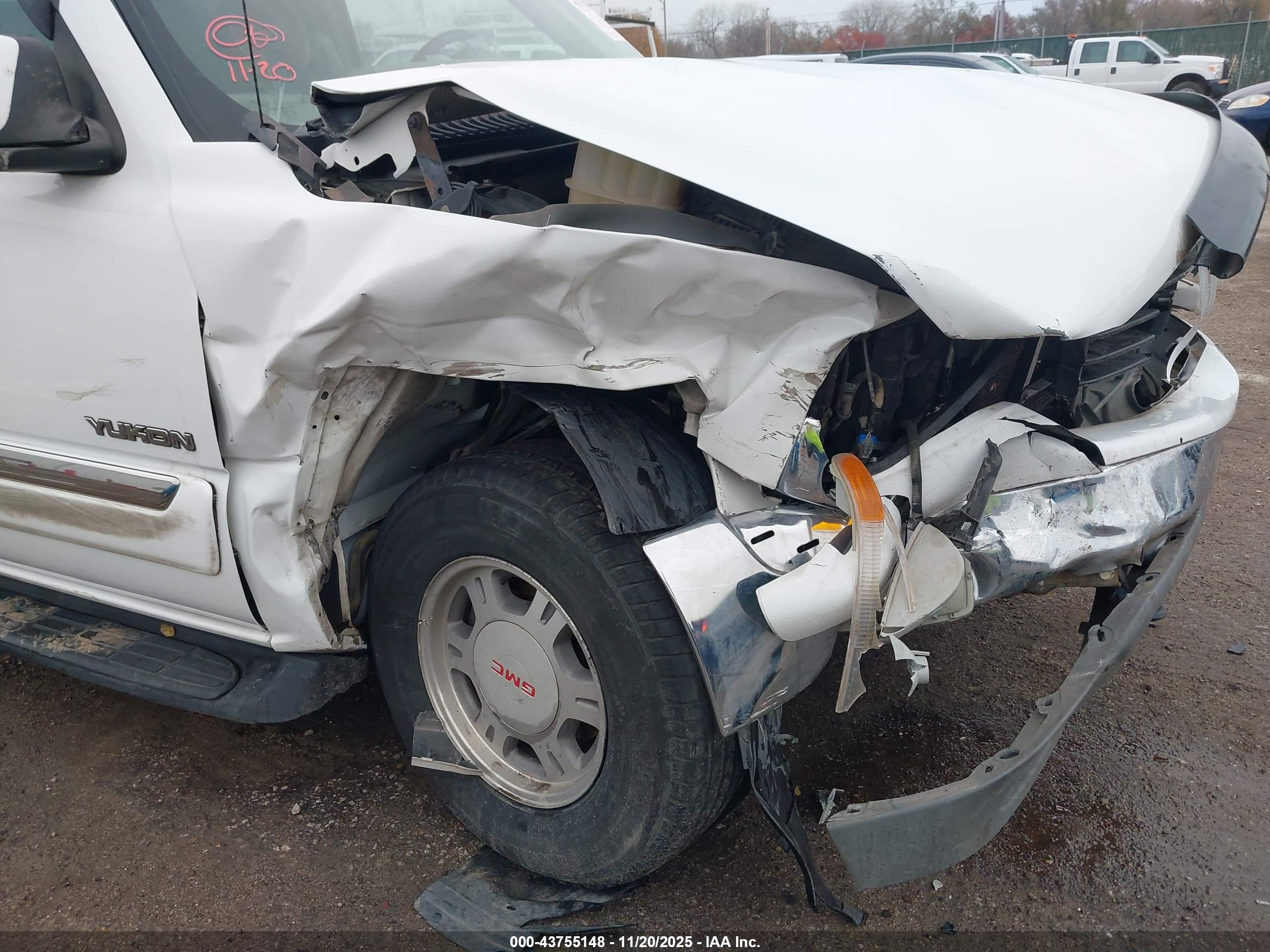 GMC YUKON image 6