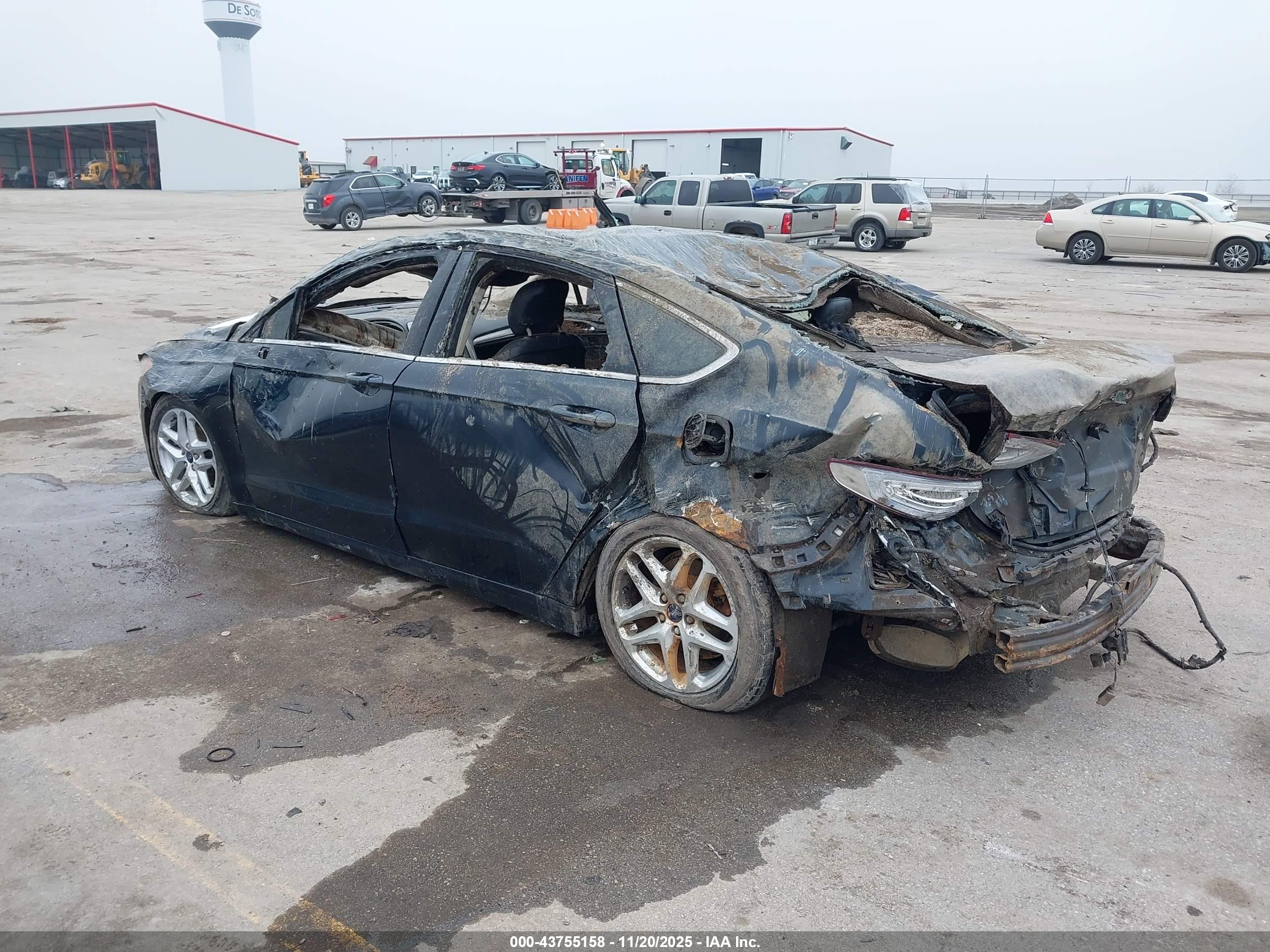 FORD FUSION image 3