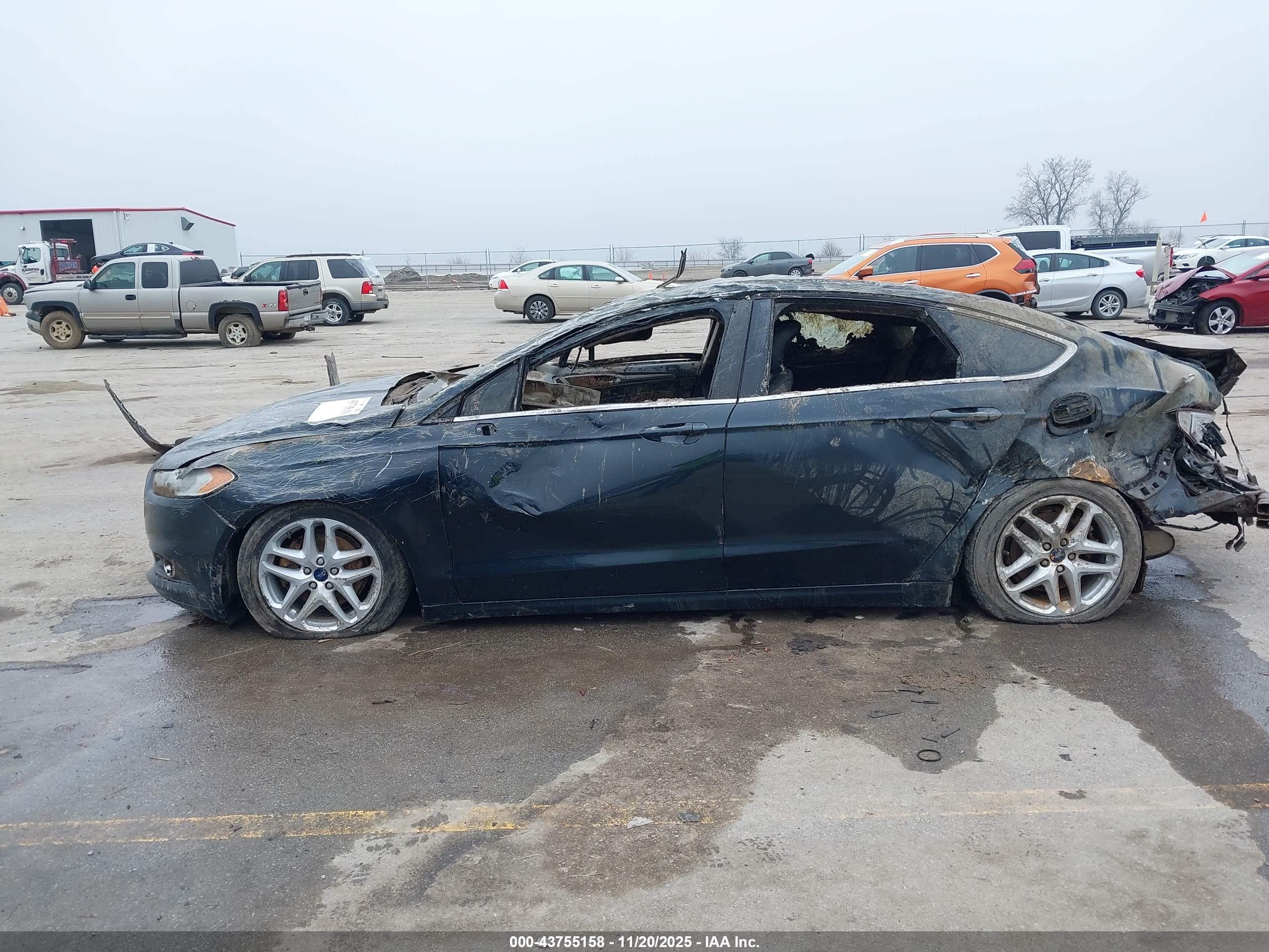 FORD FUSION image 6
