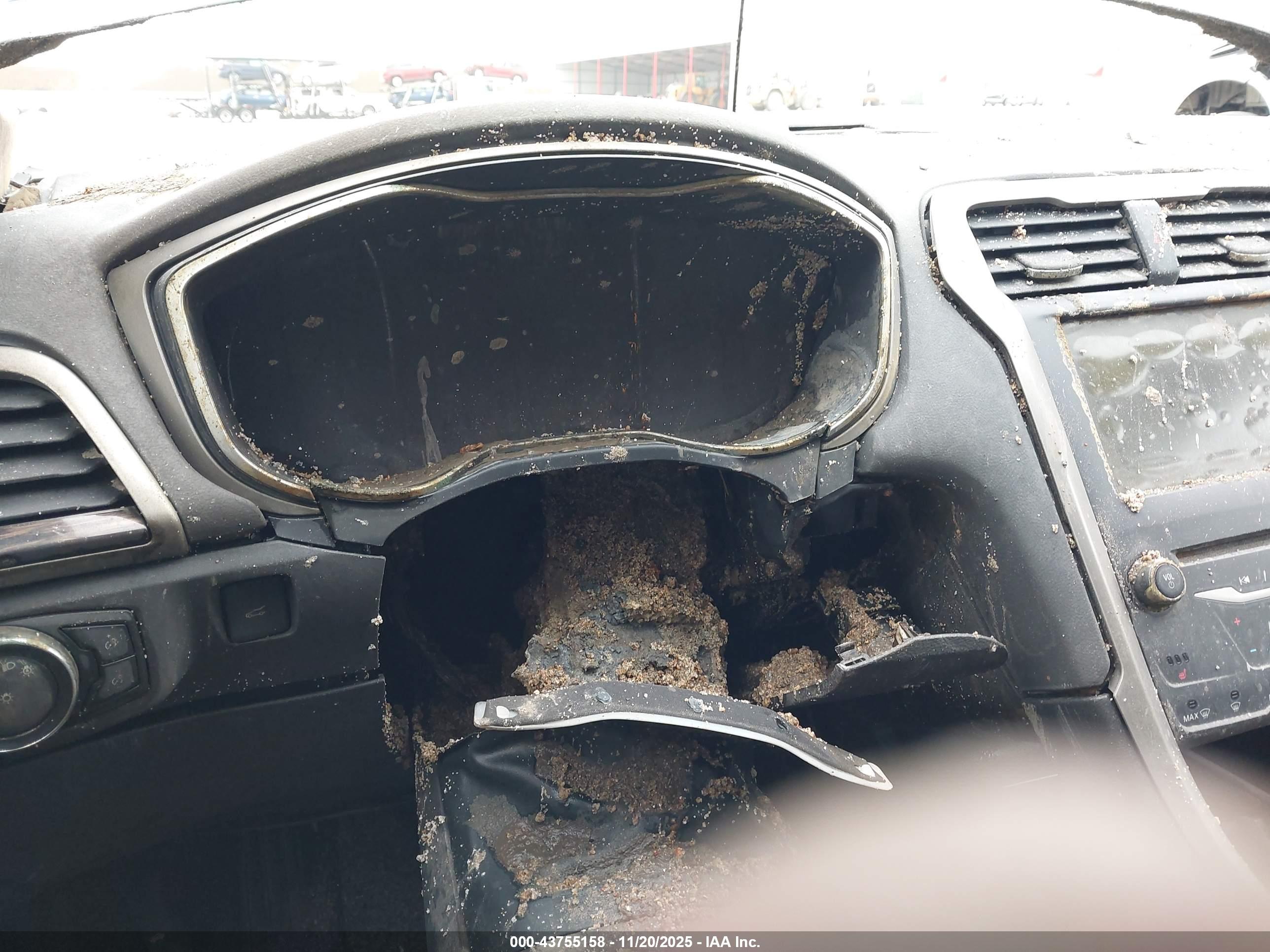 FORD FUSION image 7