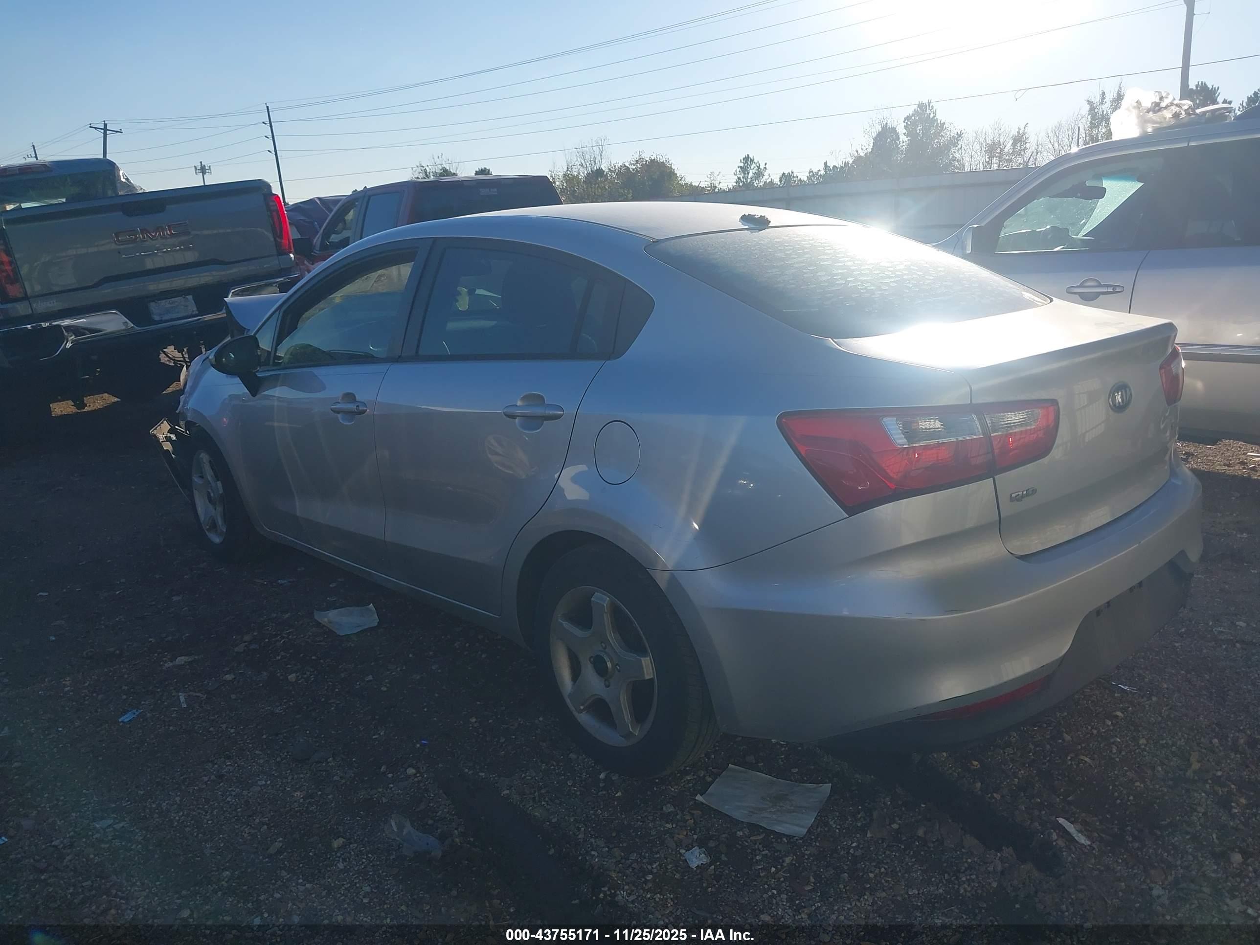 KIA RIO image 3