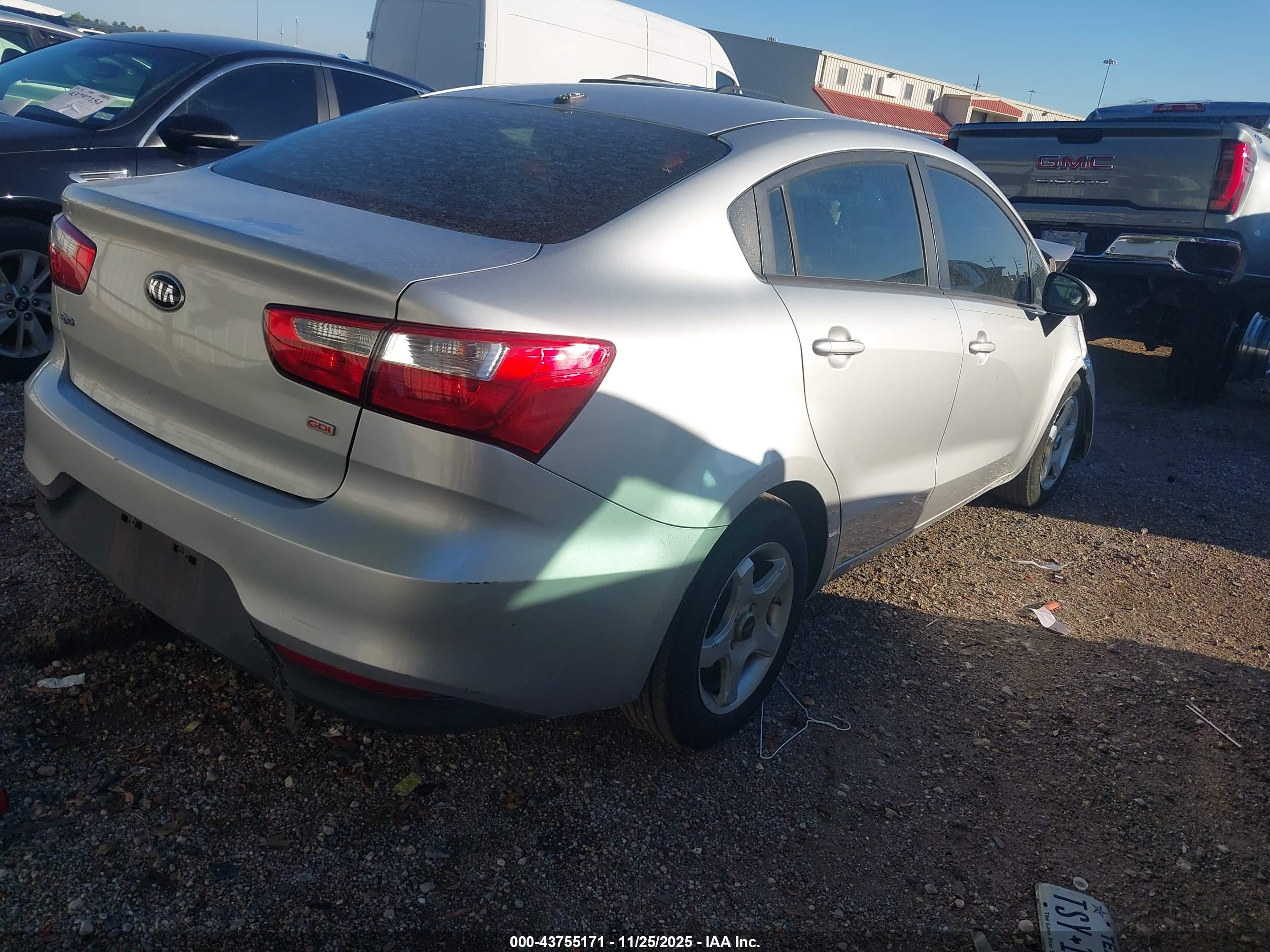 KIA RIO image 4