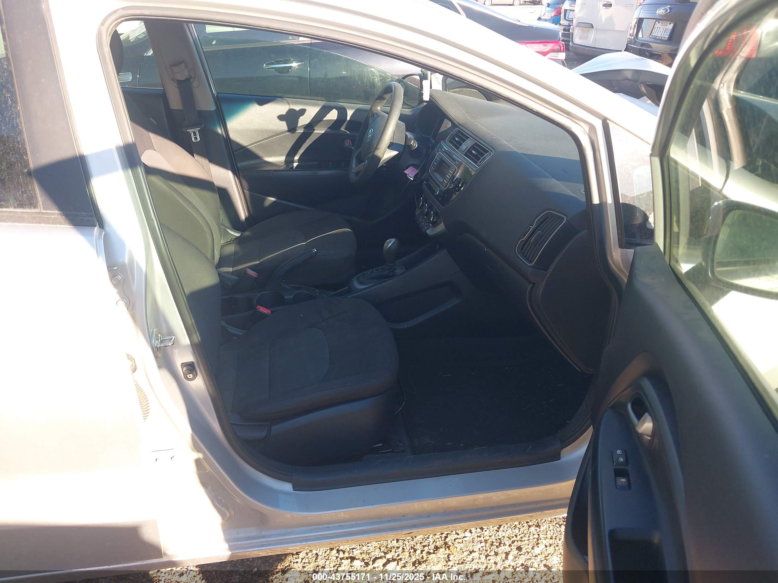 KIA RIO image 5