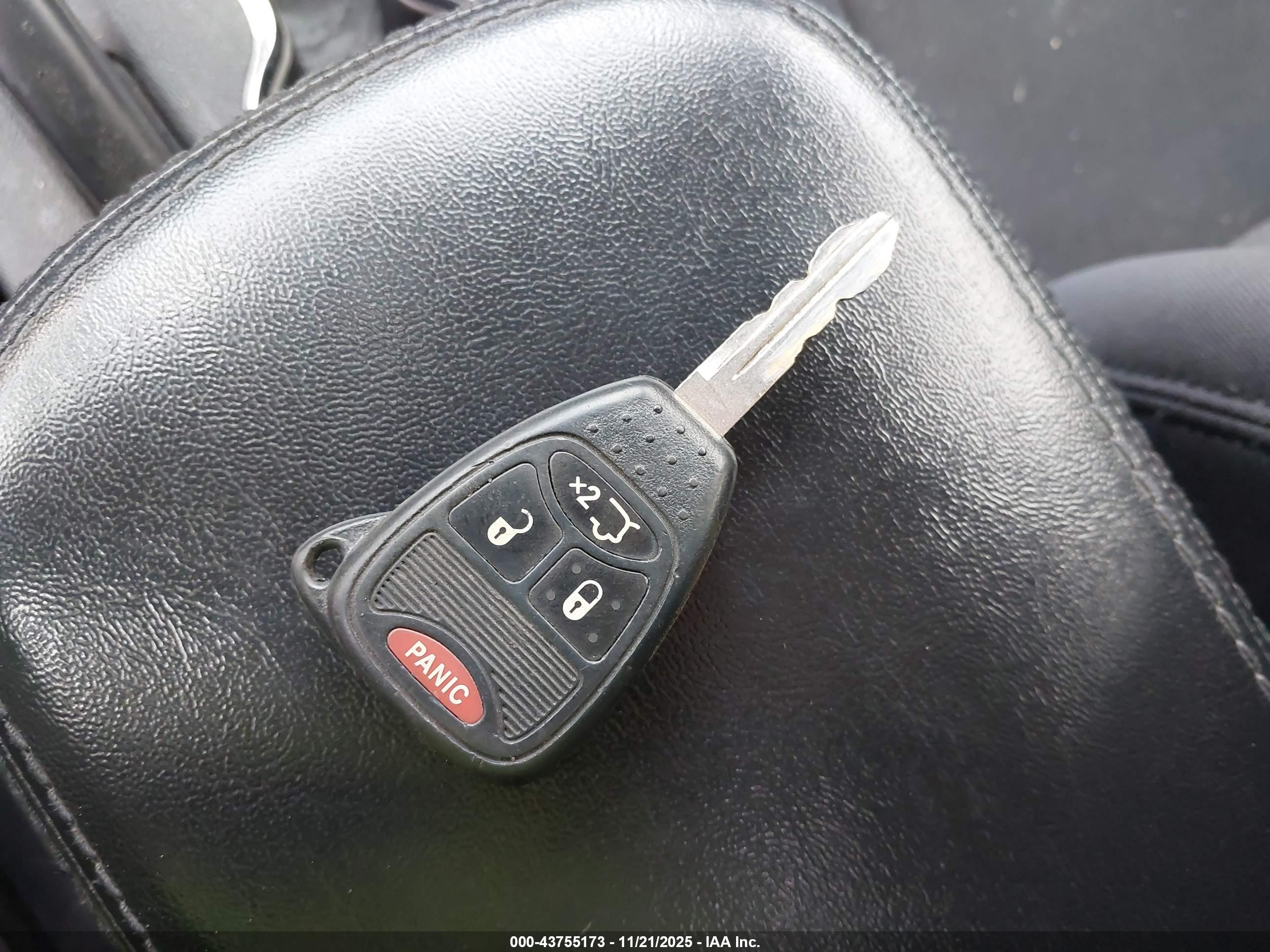 CHRYSLER 200 image 11