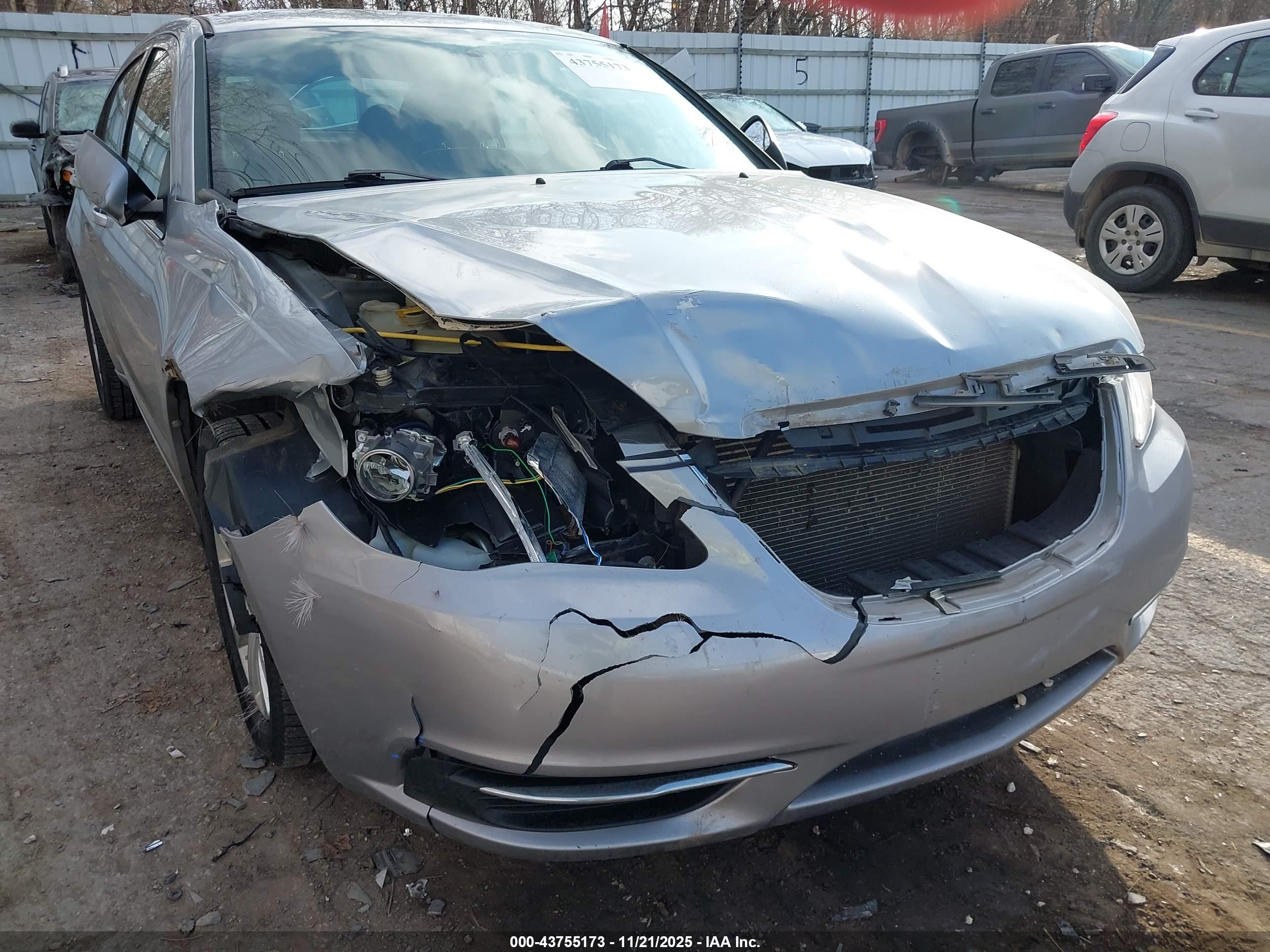 CHRYSLER 200 image 6