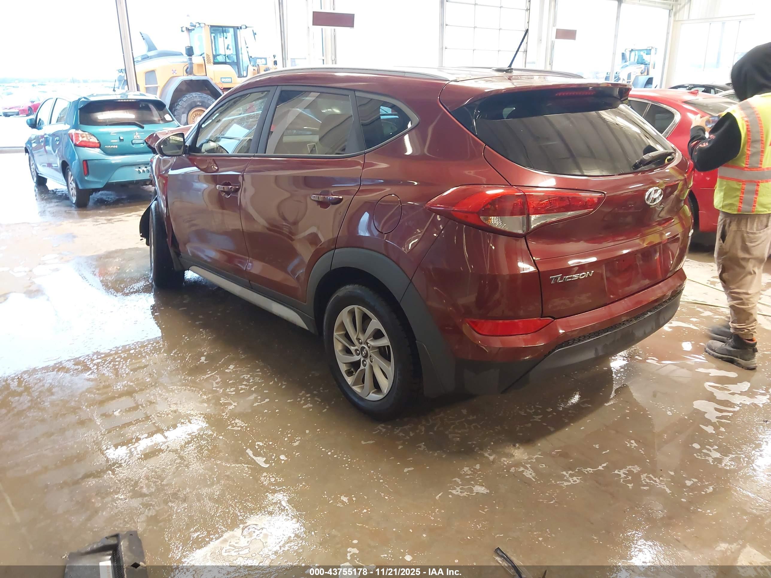 HYUNDAI TUCSON image 3